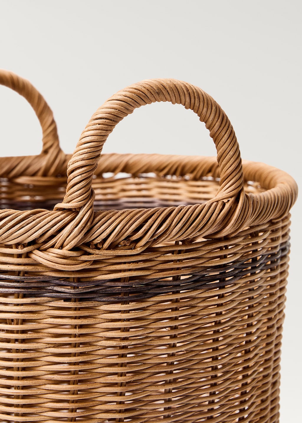 Medium round rattan basket with handles
