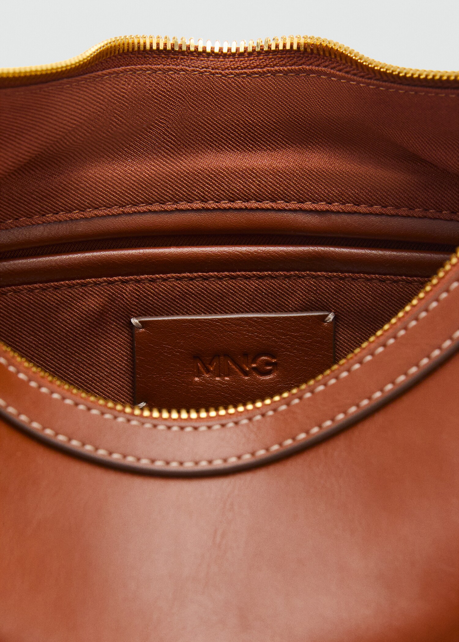 Small studded shoulder bag - Details of the article 3