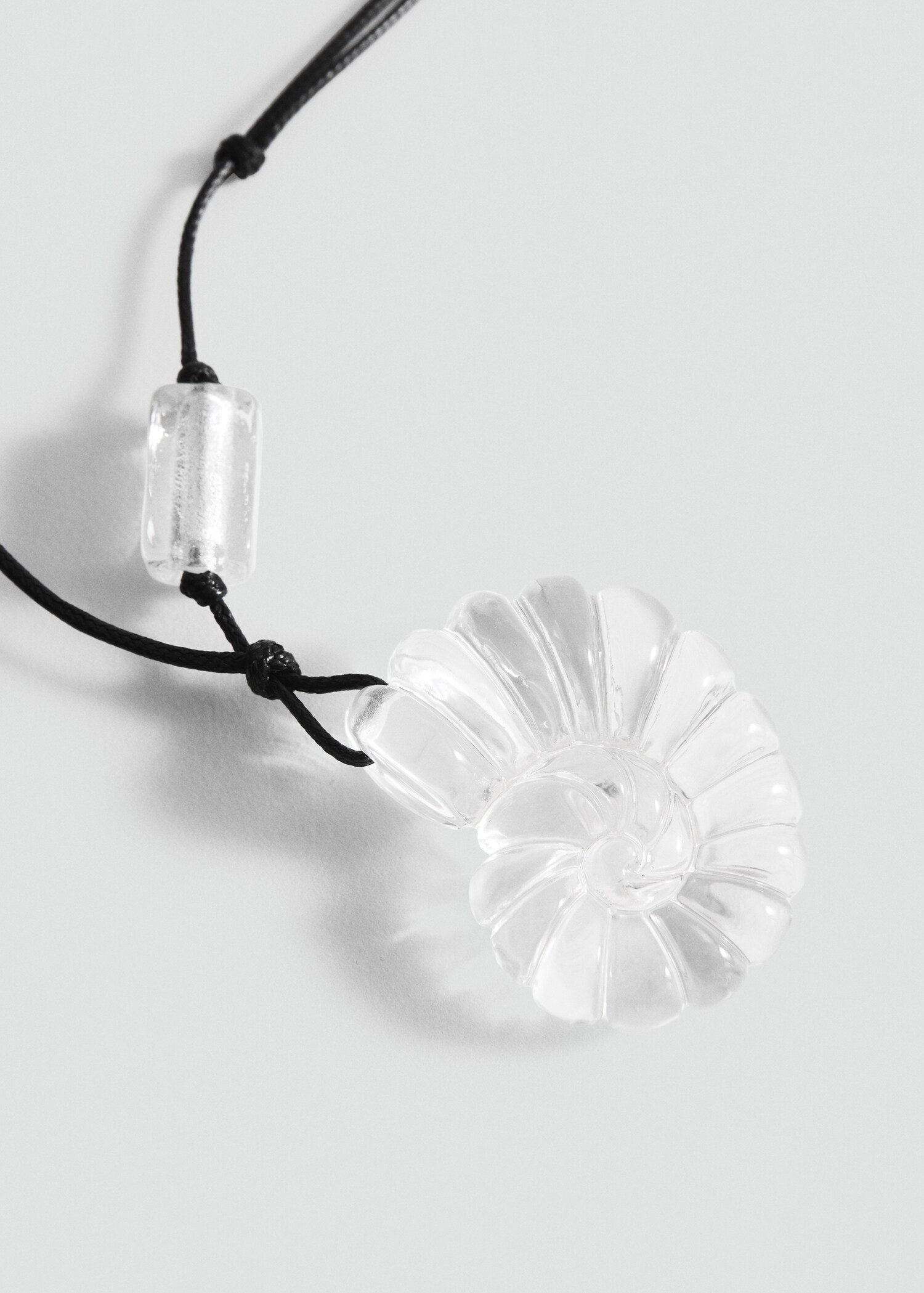 Collier coquillage résine - Plan moyen
