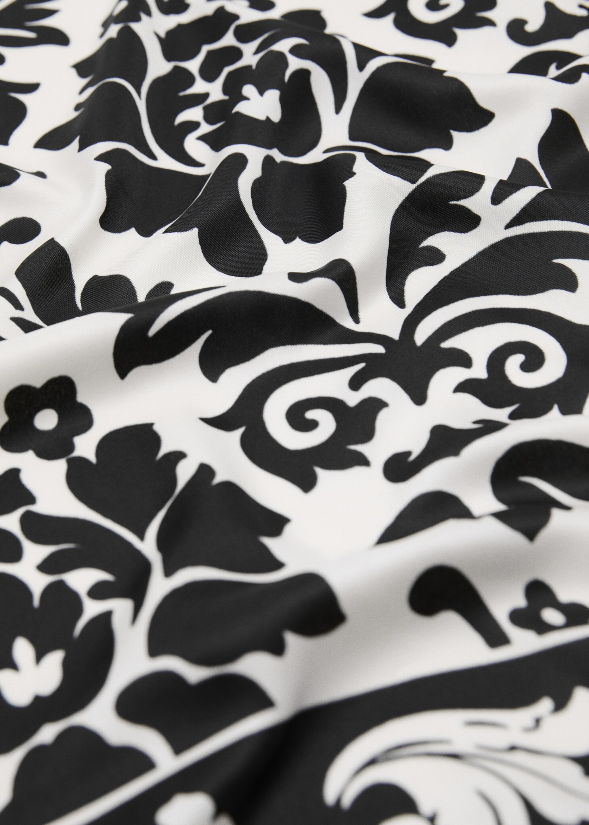 Pañuelo bicolor estampado - Plano medio