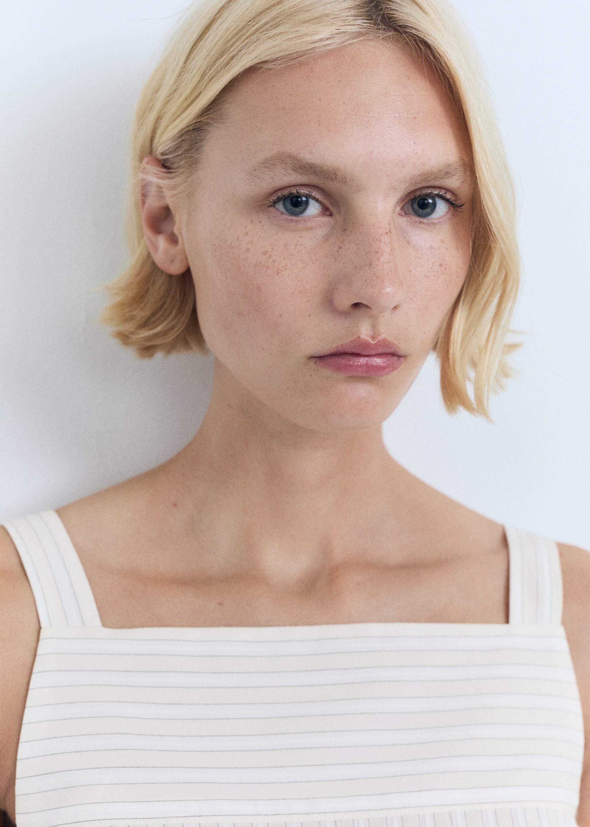 Striped strapless top - Details of the article 1, Ecru. Ref: 17031153-00.