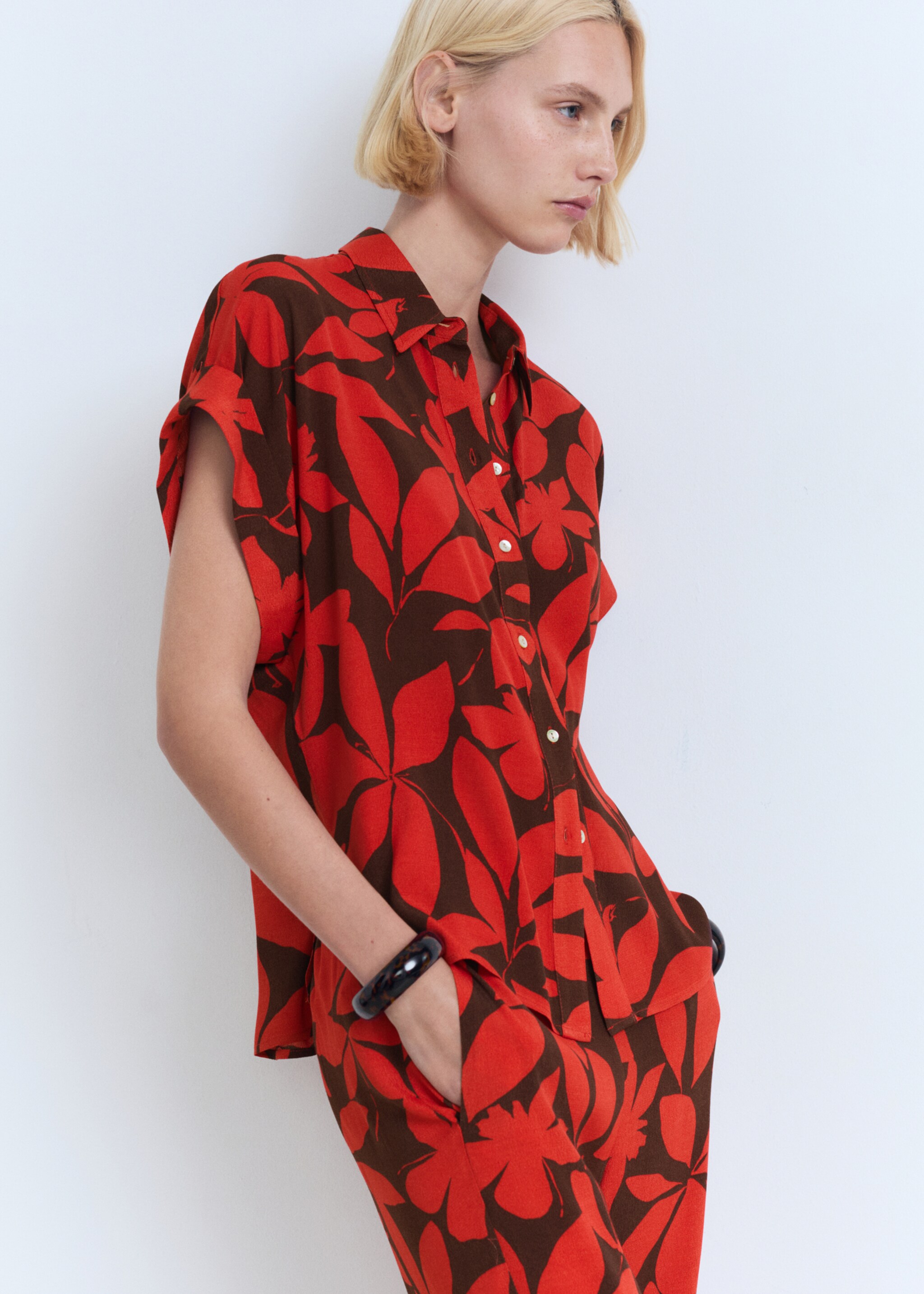 Camisa manga corta estampada - Plano medio