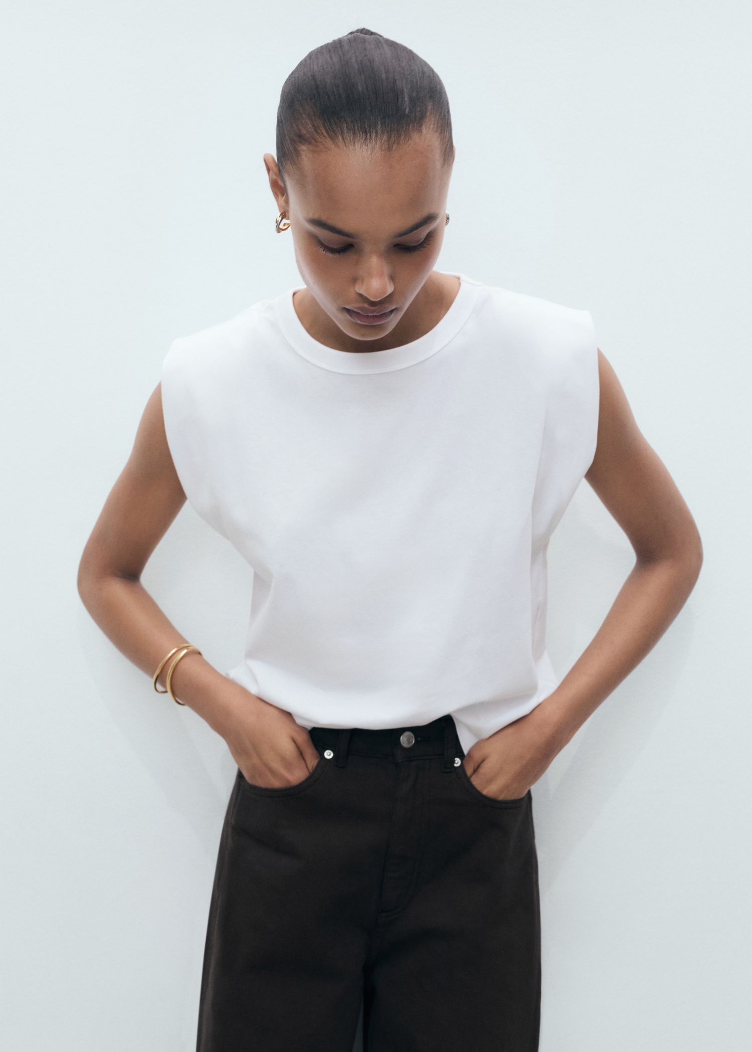 Short-sleeved t-shirt with shoulder pads - Medium plane