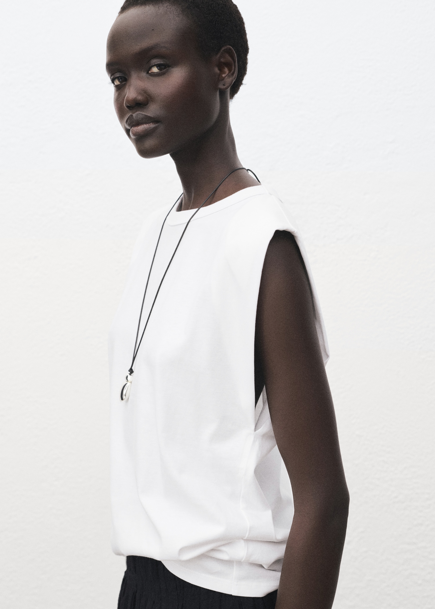 Short-sleeved t-shirt with shoulder pads MANGO Senegal