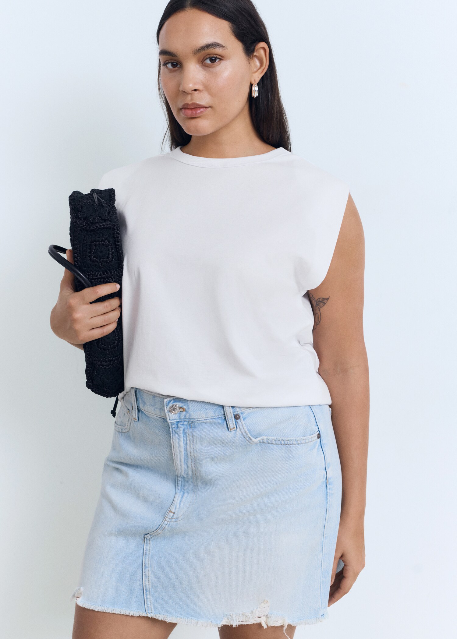 Short-sleeved t-shirt with shoulder pads - Details of the article 5