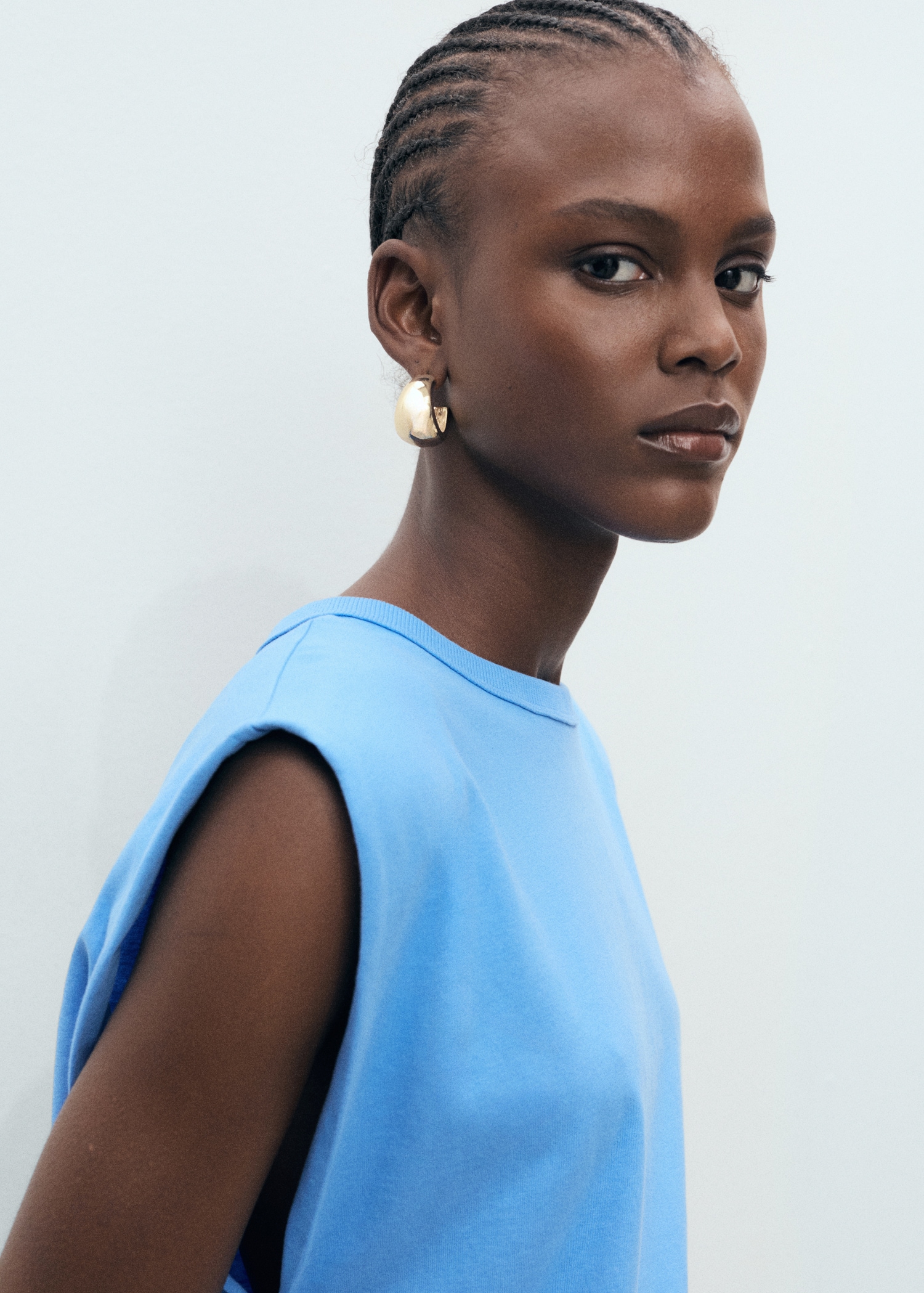 Short-sleeved t-shirt with shoulder pads - Details of the article 1