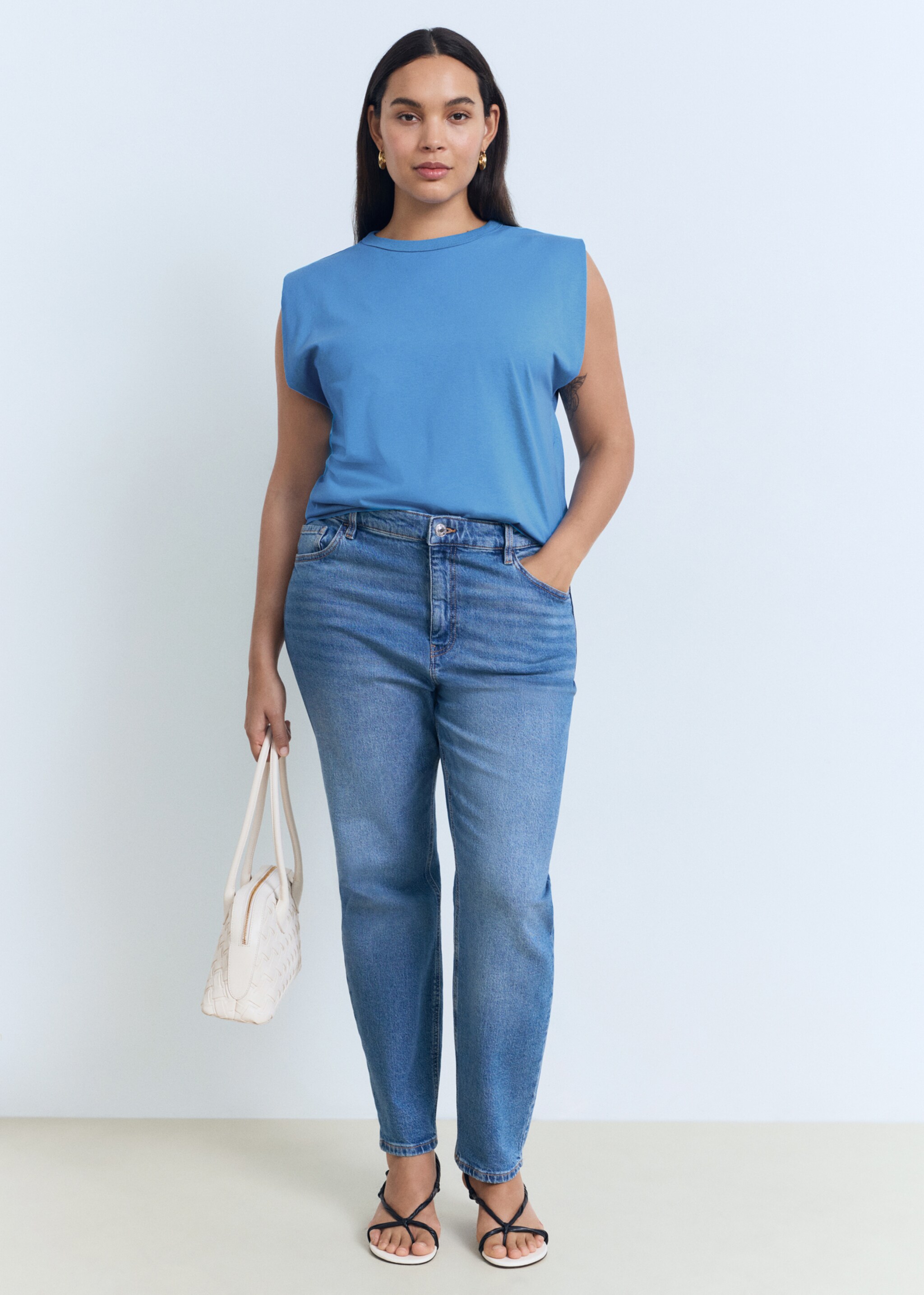 Short-sleeved t-shirt with shoulder pads - Details of the article 3