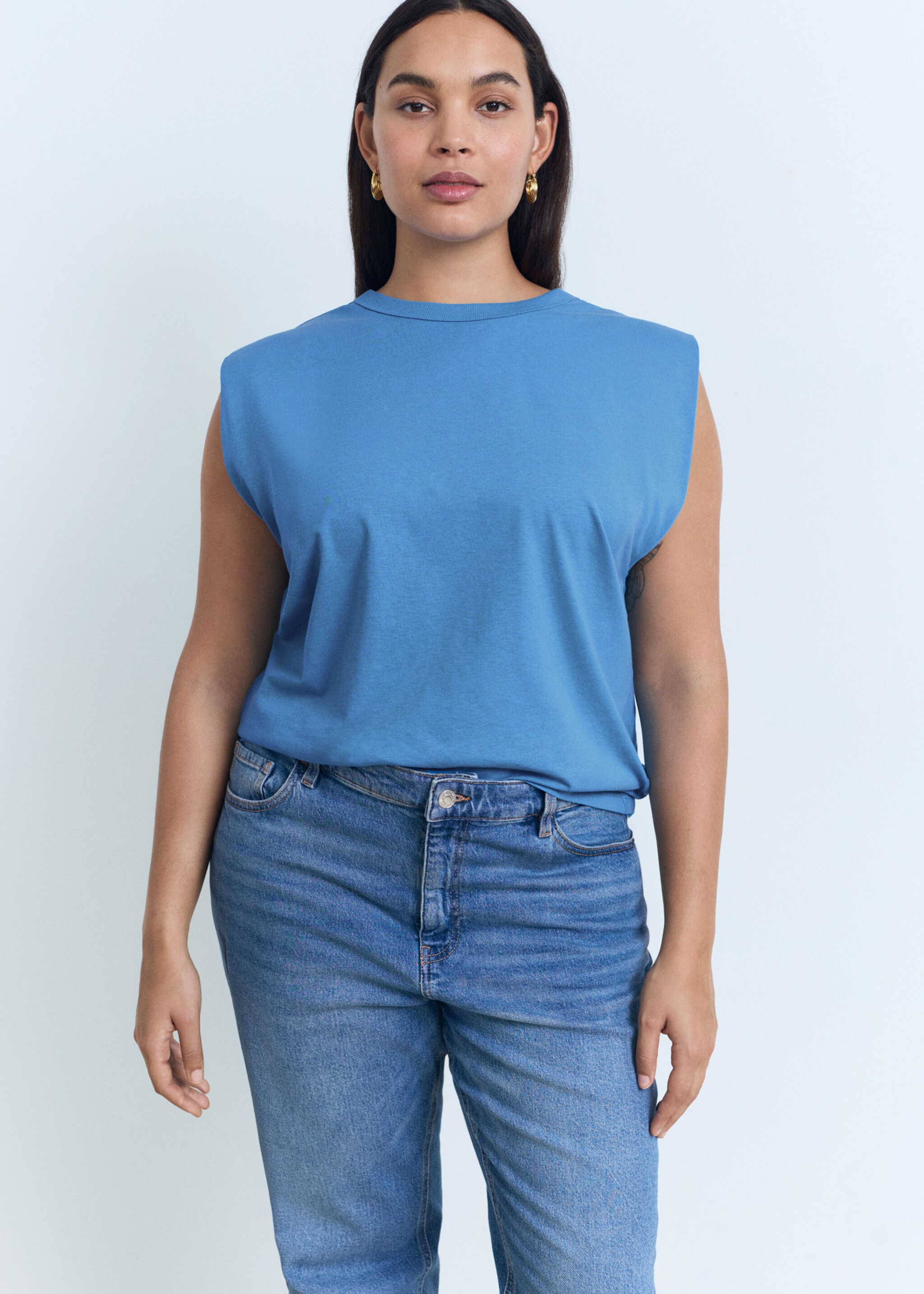 Short-sleeved t-shirt with shoulder pads - Details of the article 5