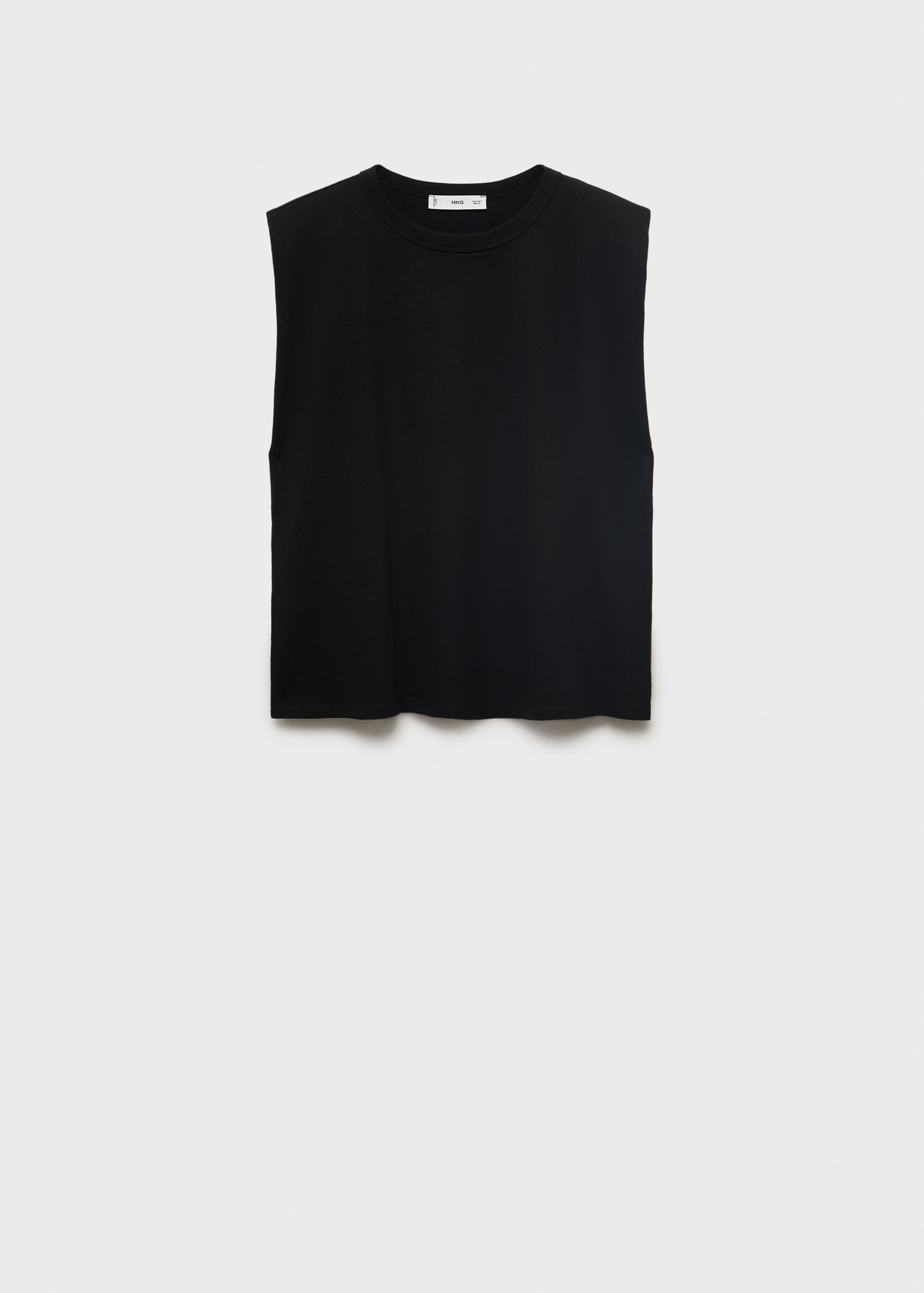 Short-sleeved t-shirt with shoulder pads