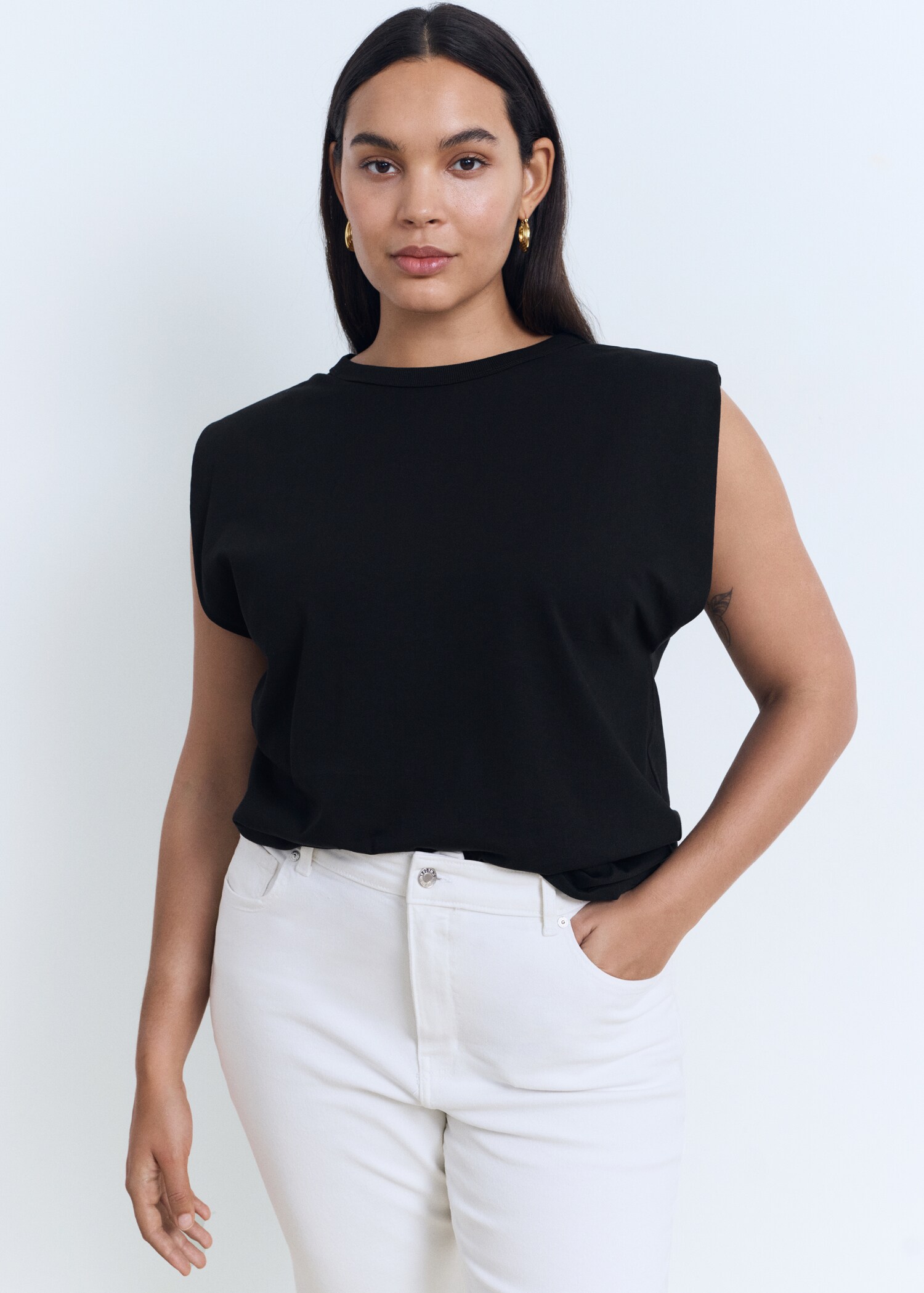 Short-sleeved t-shirt with shoulder pads - Details of the article 5