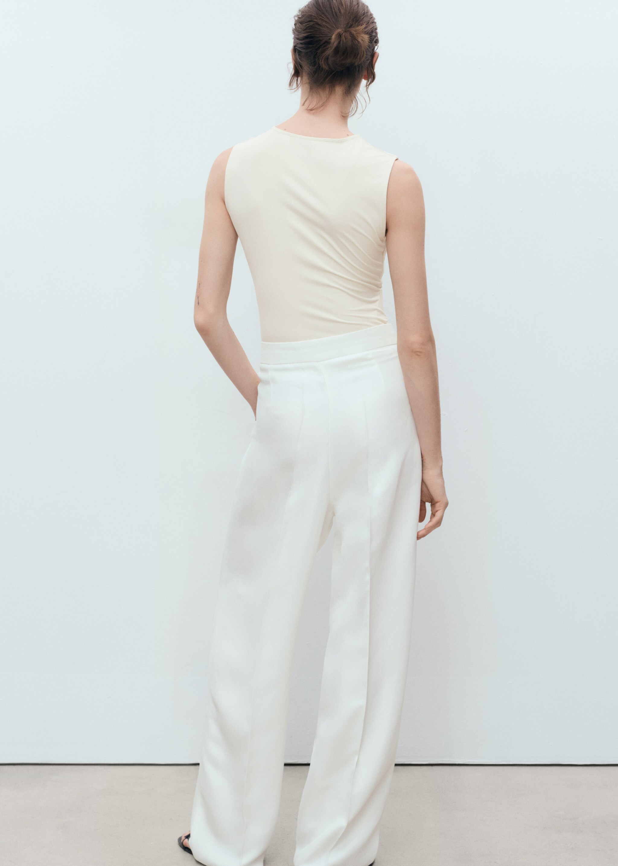 Fitted top with wide straps - Reverse of the article
