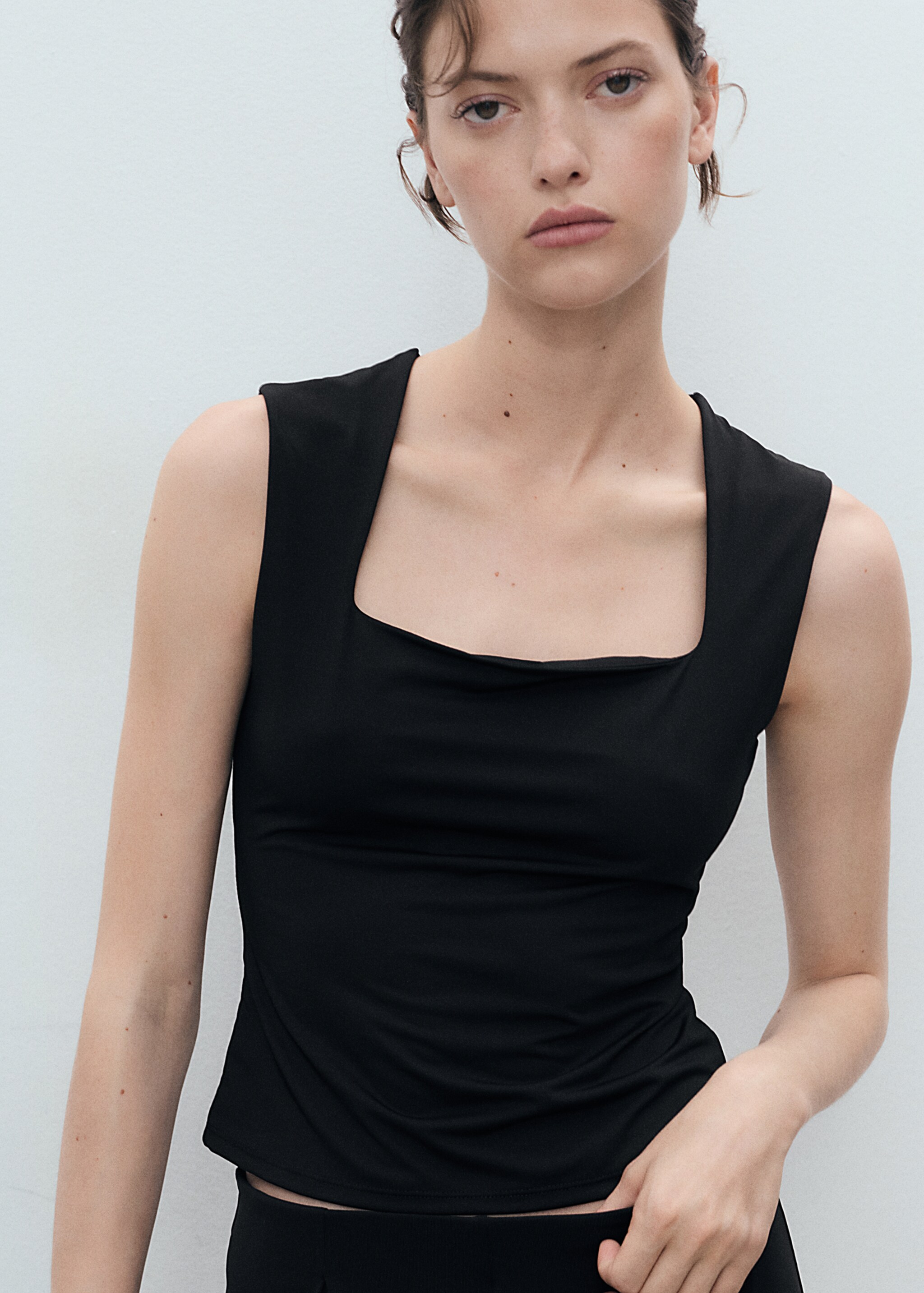 Fitted top with wide straps - Medium plane