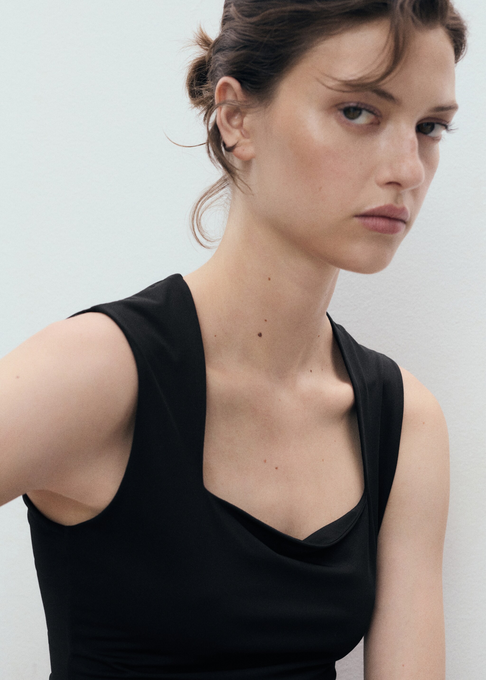 Fitted top with wide straps - Details of the article 1