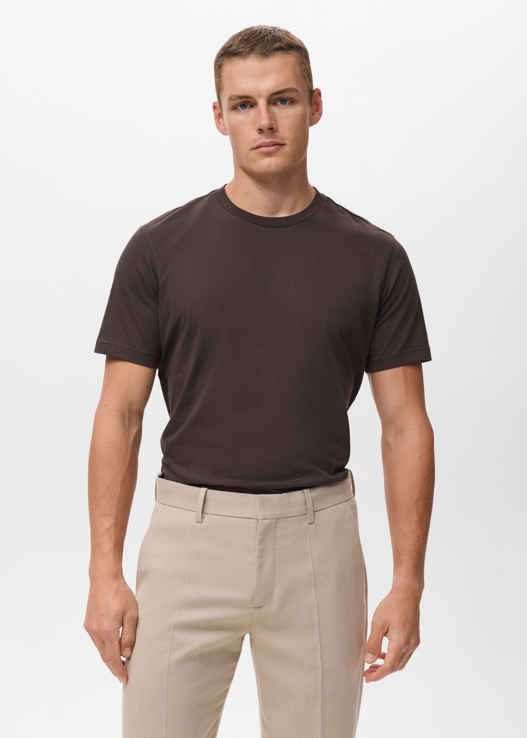 T-shirt slim-fit 100 % coton - Plan moyen, Chocolat. Ref: 17031230-00.