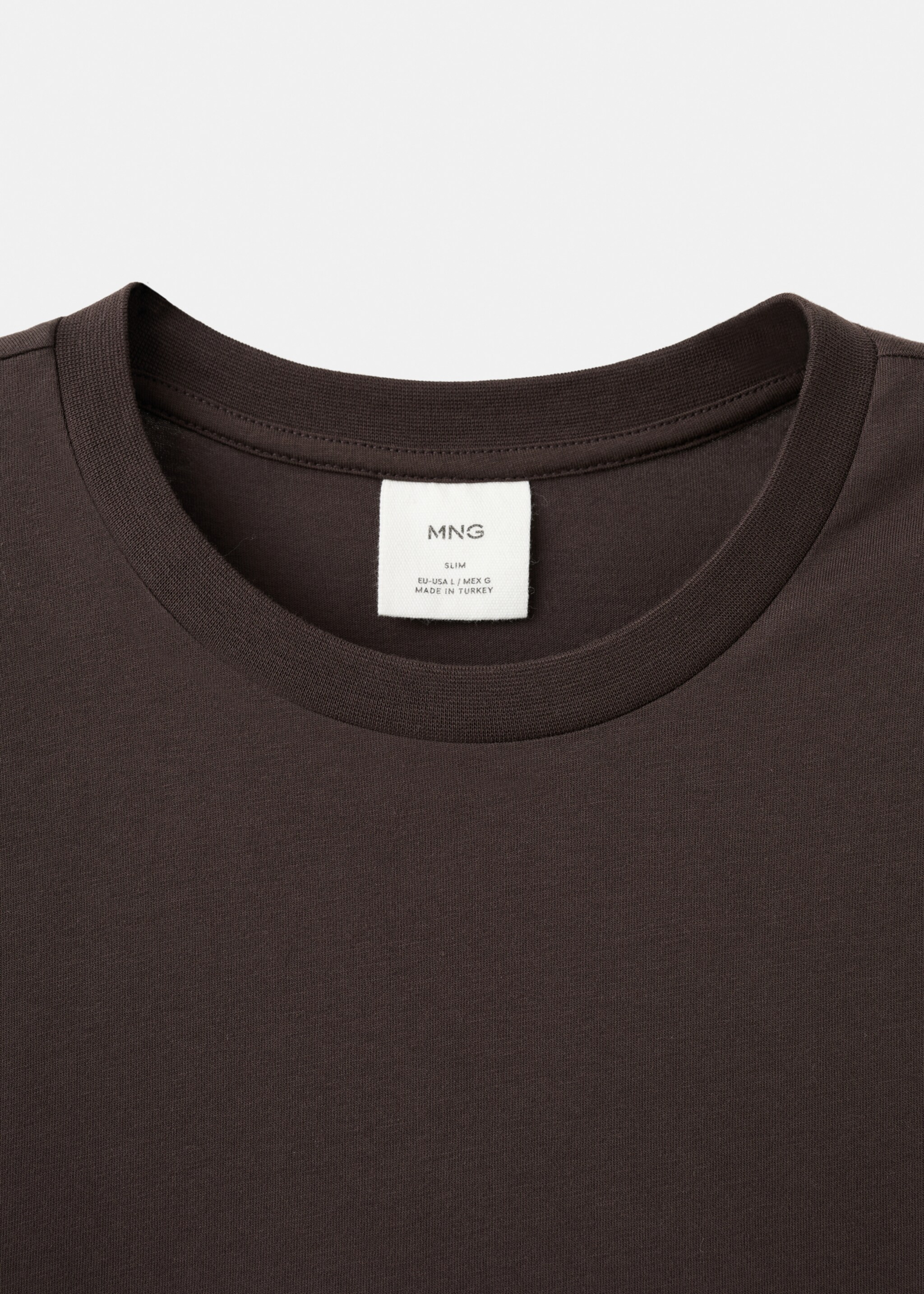 100% cotton slim-fit t-shirt - Details of the article 8, Chocolate. Ref: 17031230-00.