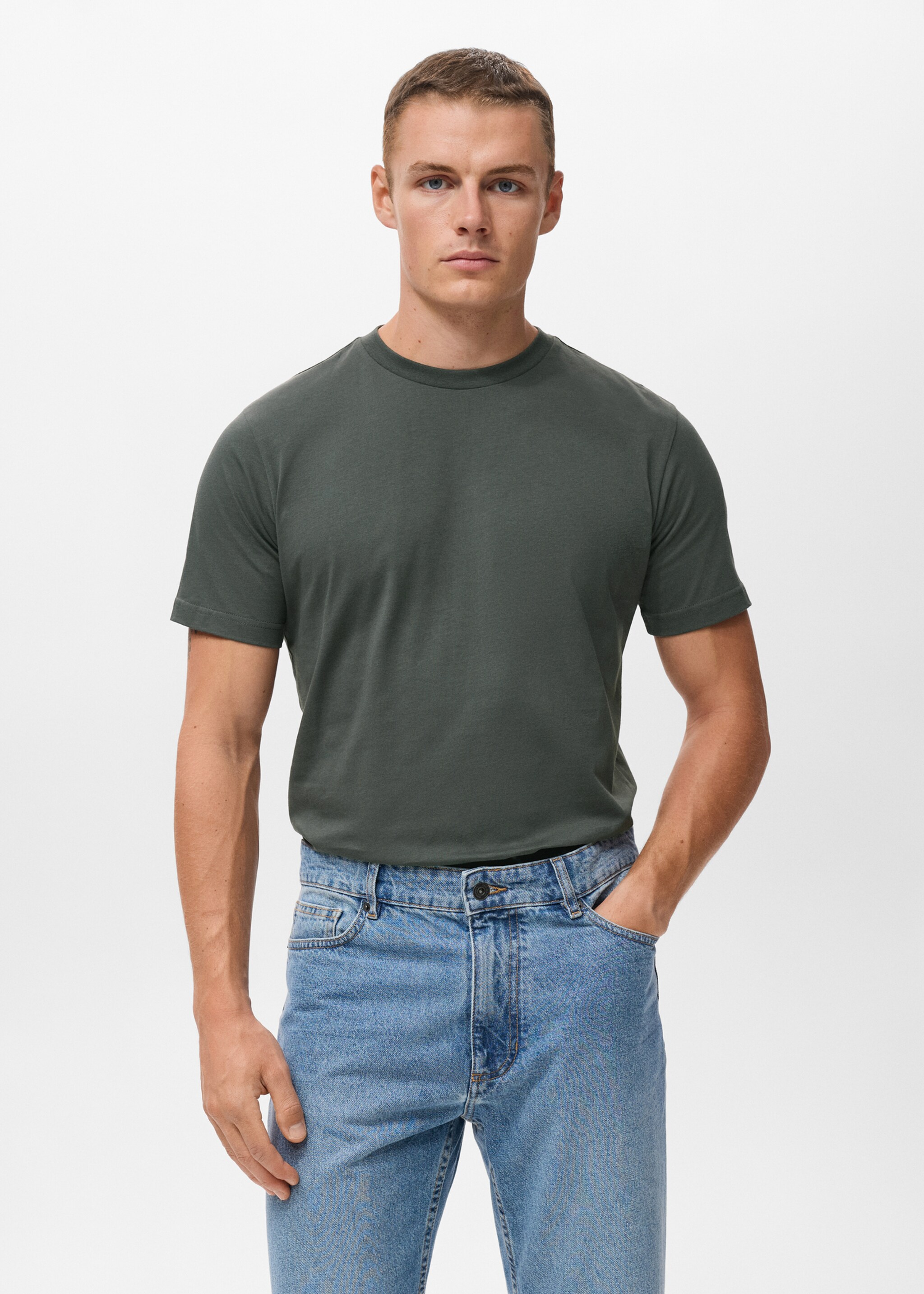T-shirt slim-fit 100 % coton - Plan moyen, Marron moyen. Ref: 17031230-00.