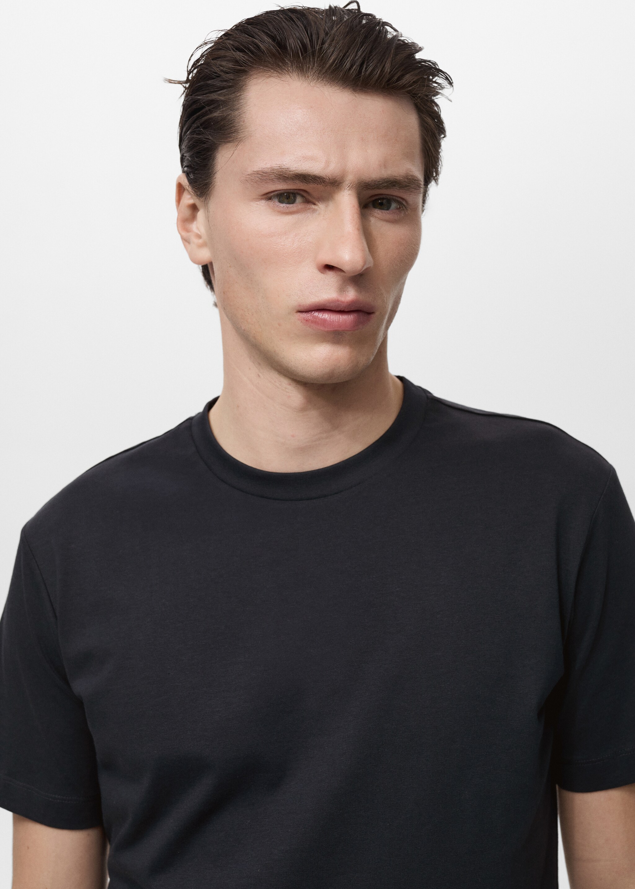 Camiseta slim fit 100% algodón - Detalle del artículo 1