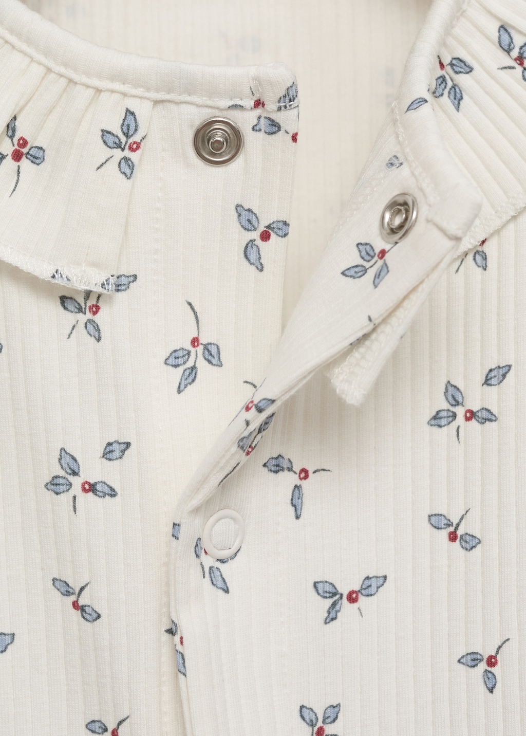 Pajamas with flowers and baby neck