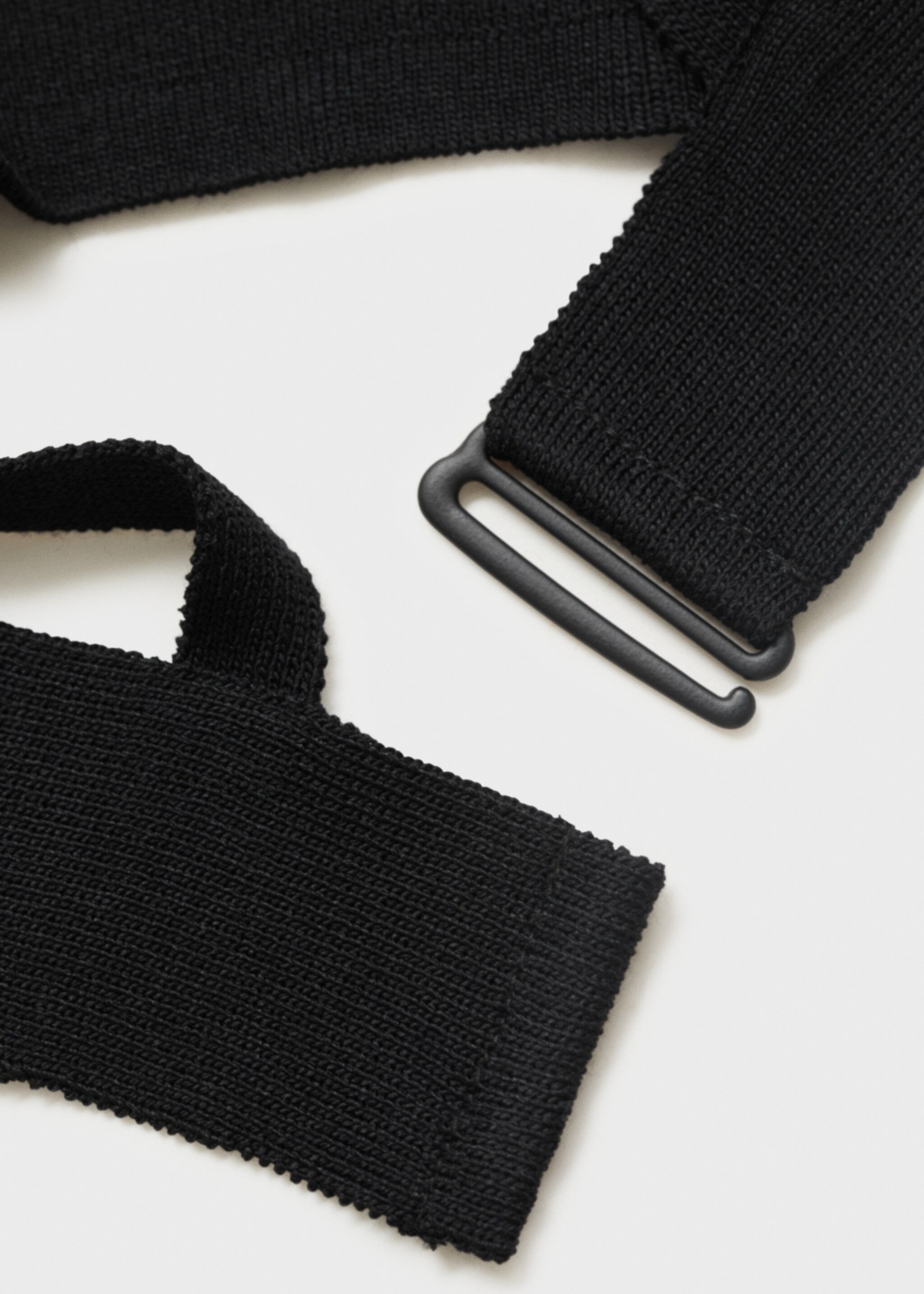 Knitted crop top - Details of the article 0, Black. Ref: 17031267-00.