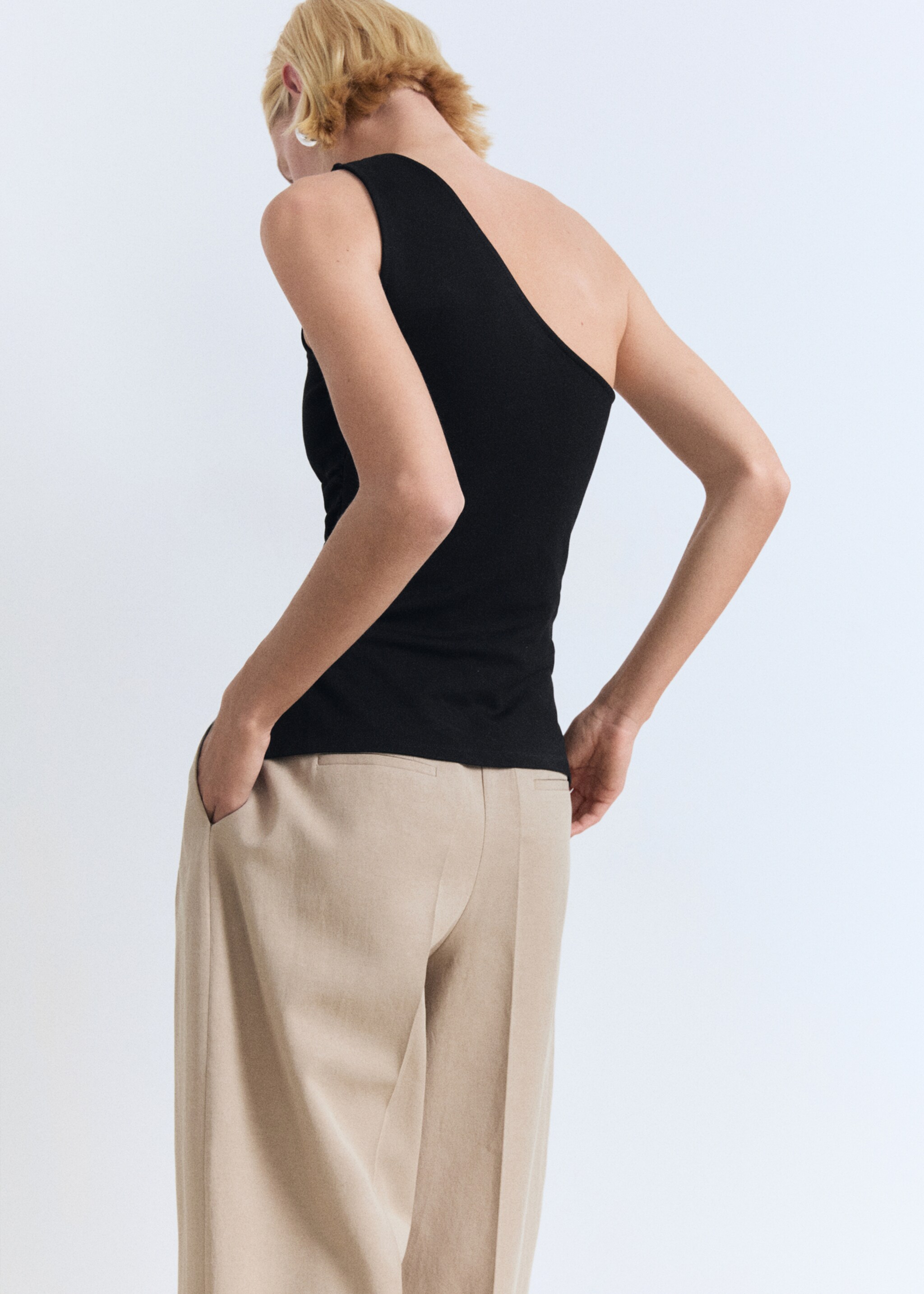 Asymmetrical draped top - Reverse of the article