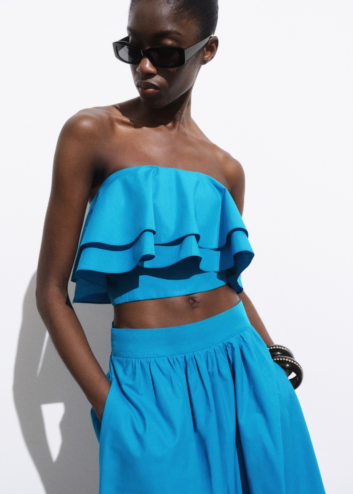 Haut bustier à volants - Plan moyen