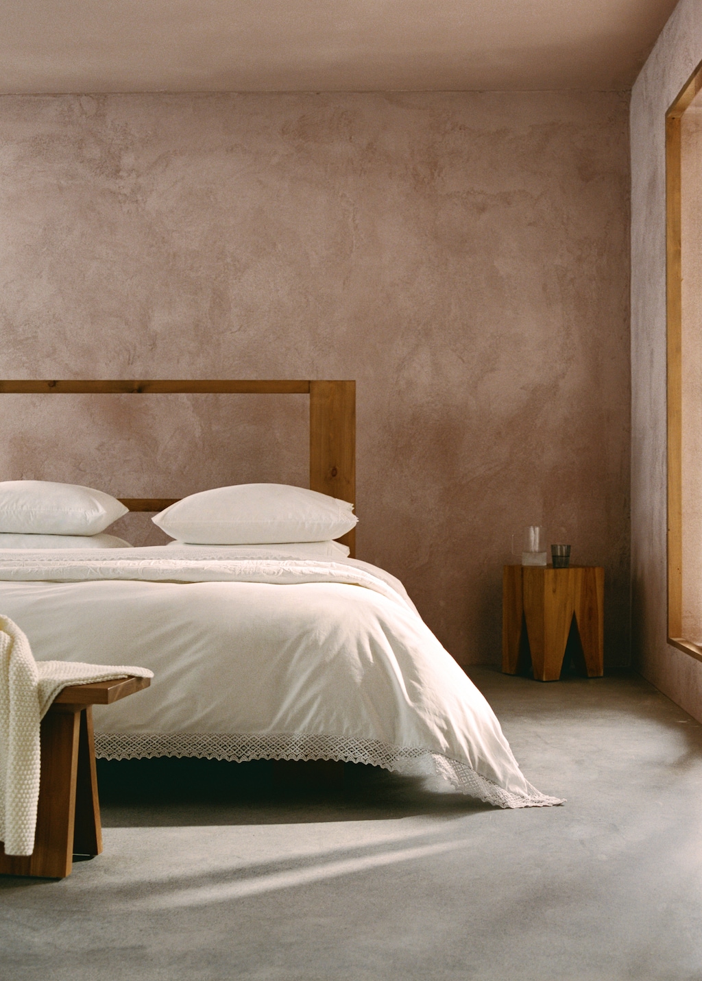 Duvet cover with lace detail for 180/200 cm bed