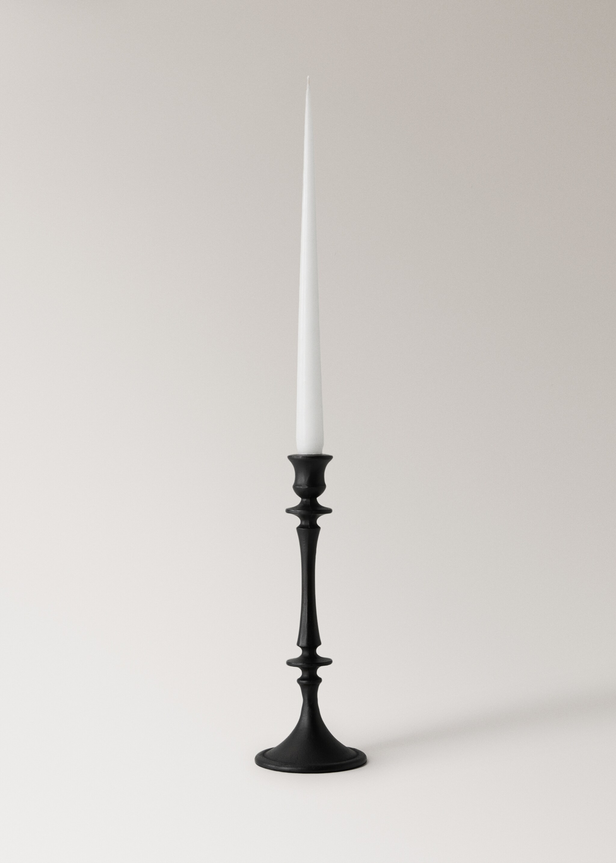 Large matte-finish metal candleholder - Details of the article 3, Black. Ref: 17031522-00.