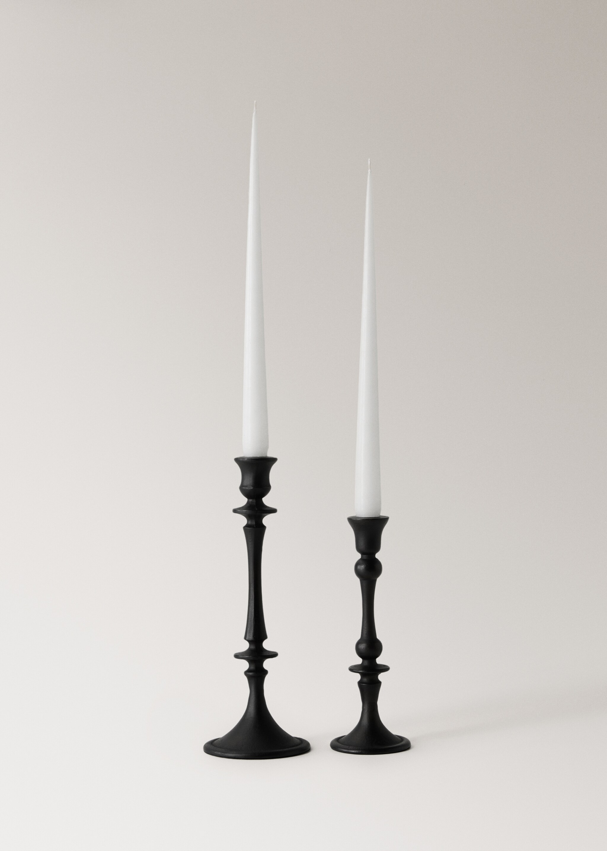 Large matte-finish metal candleholder - Details of the article 4, Black. Ref: 17031522-00.