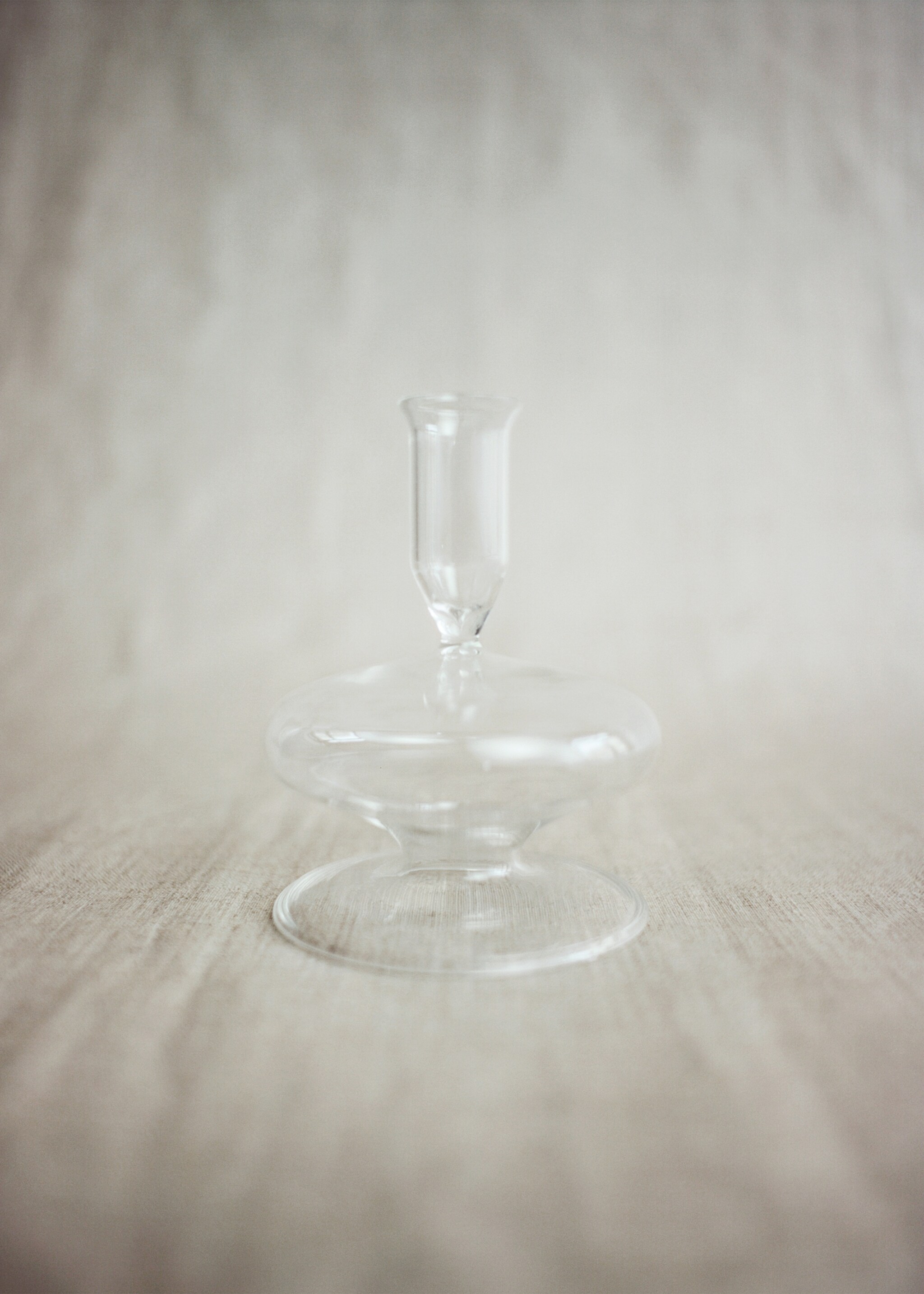 Low borosilicate candelabra with wave pattern - Details of the article 6, Ice Grey. Ref: 17031523-00.