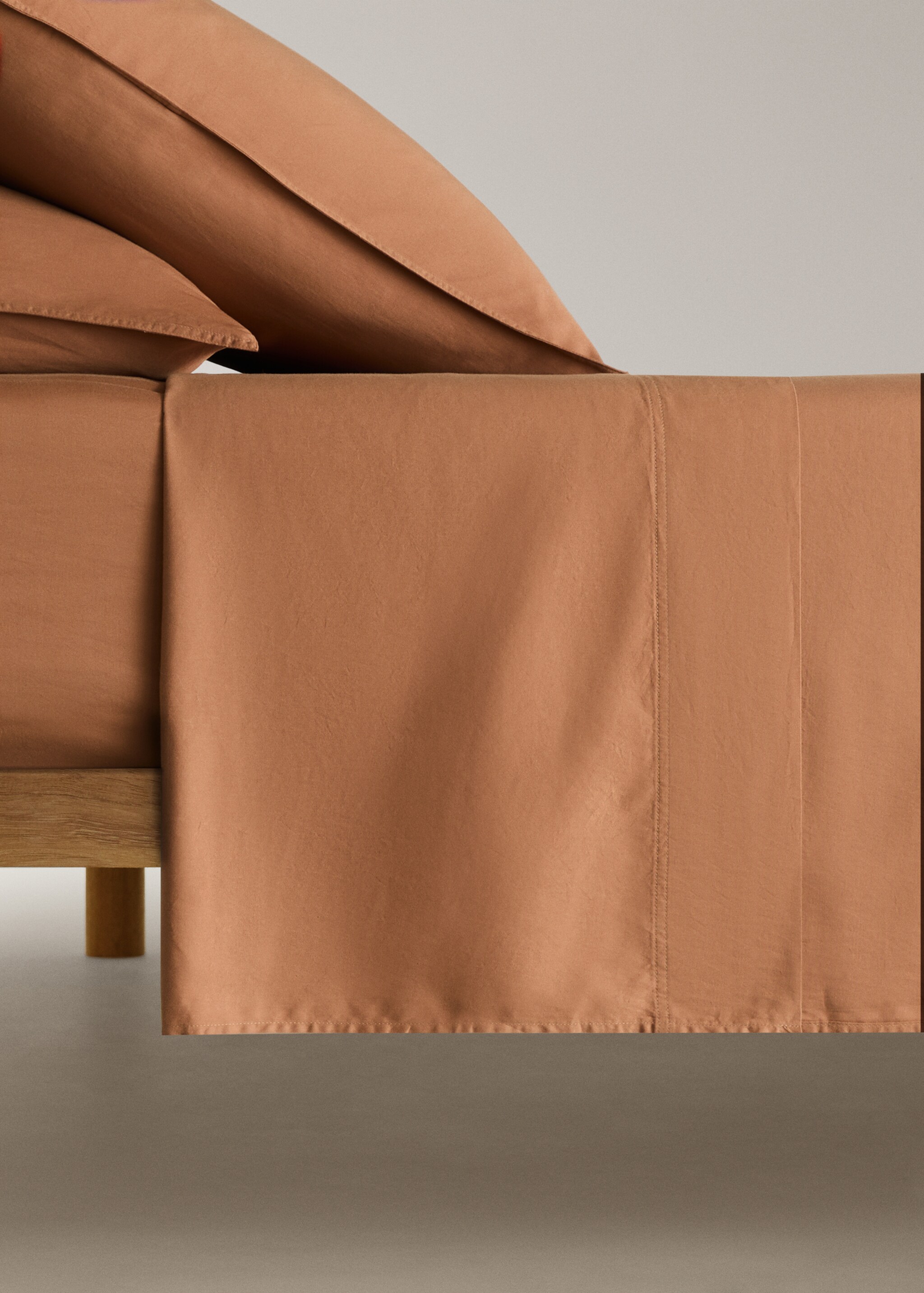 Washed cotton satin double-stitched top sheet for 180/200 cm bed - Article without model, Burnt Orange. Ref: 17031540-00.