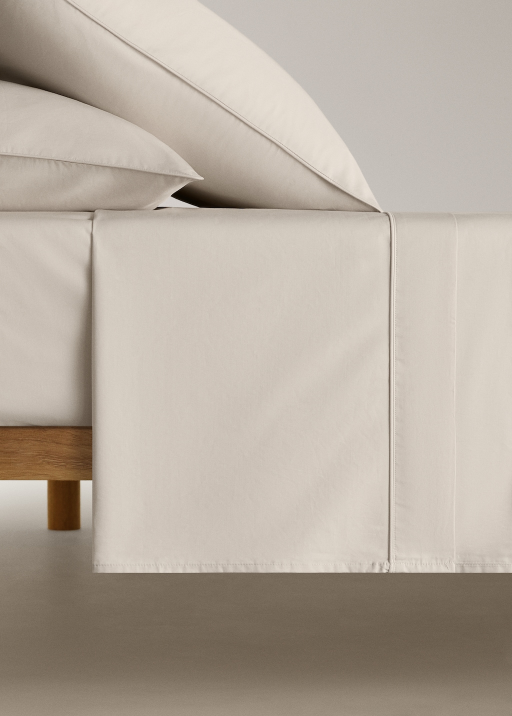 500-thread count cotton percale top sheet with rounded piping detail for 180/200cm bed