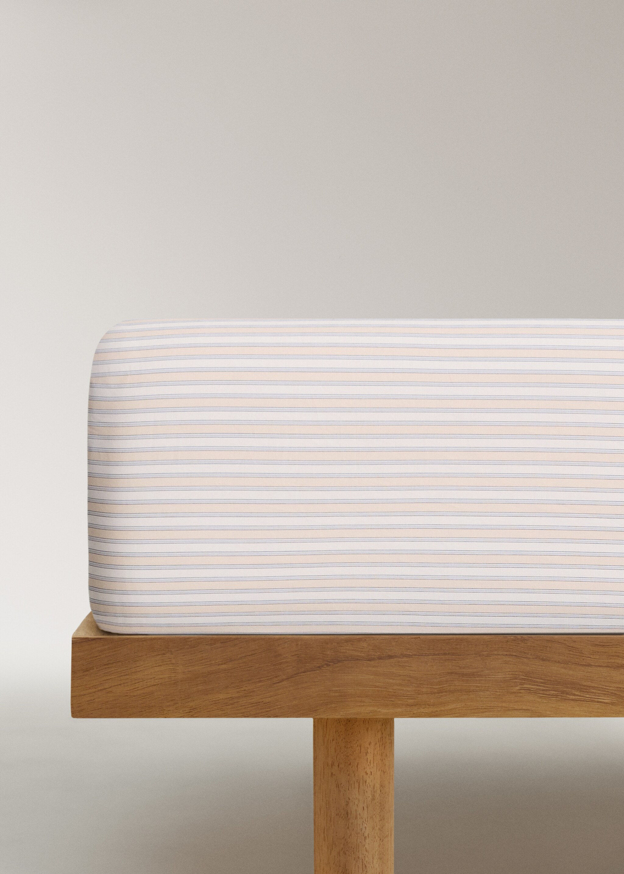 Children's fitted sheet in cotton percale with a fine striped pattern, bed size 135/140 cm - Article without model, Vanilla. Ref: 17031570-00.
