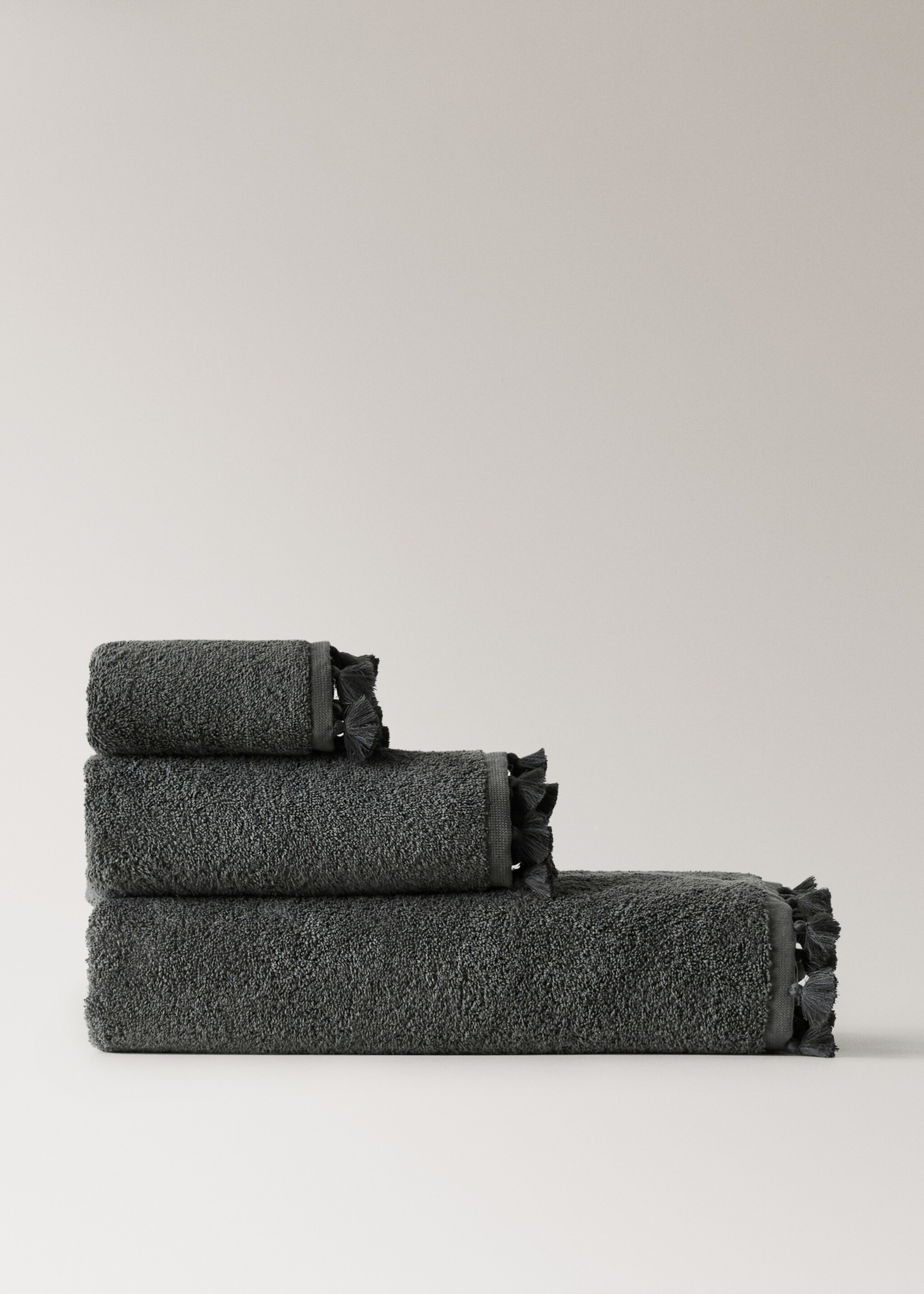 Bath towel with pom-pom - Article without model