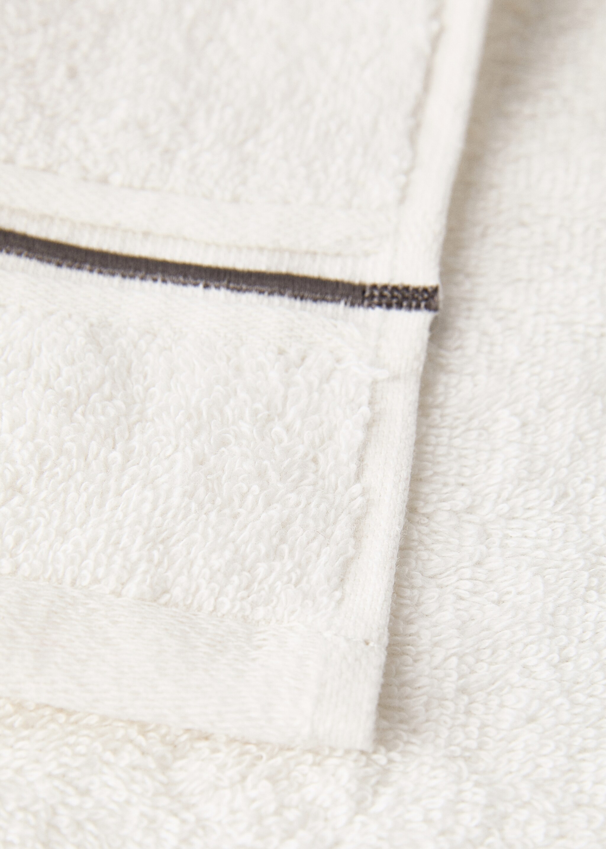 Set of 3 cotton towels with embroidered scalloped edges - Details of the article 2, White. Ref: 17031573-00.