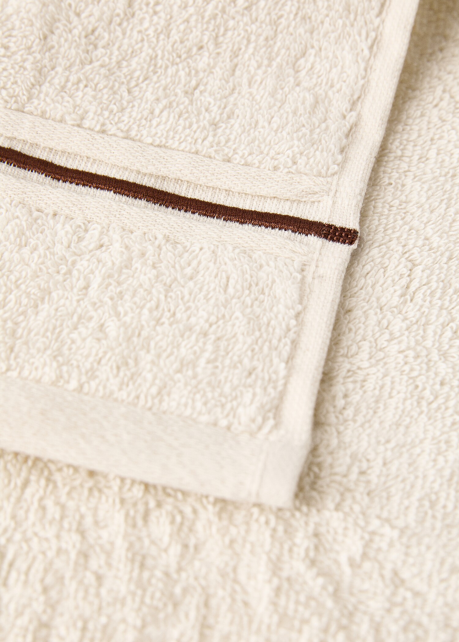 Set of 3 cotton towels with embroidered scalloped edges - Details of the article 2