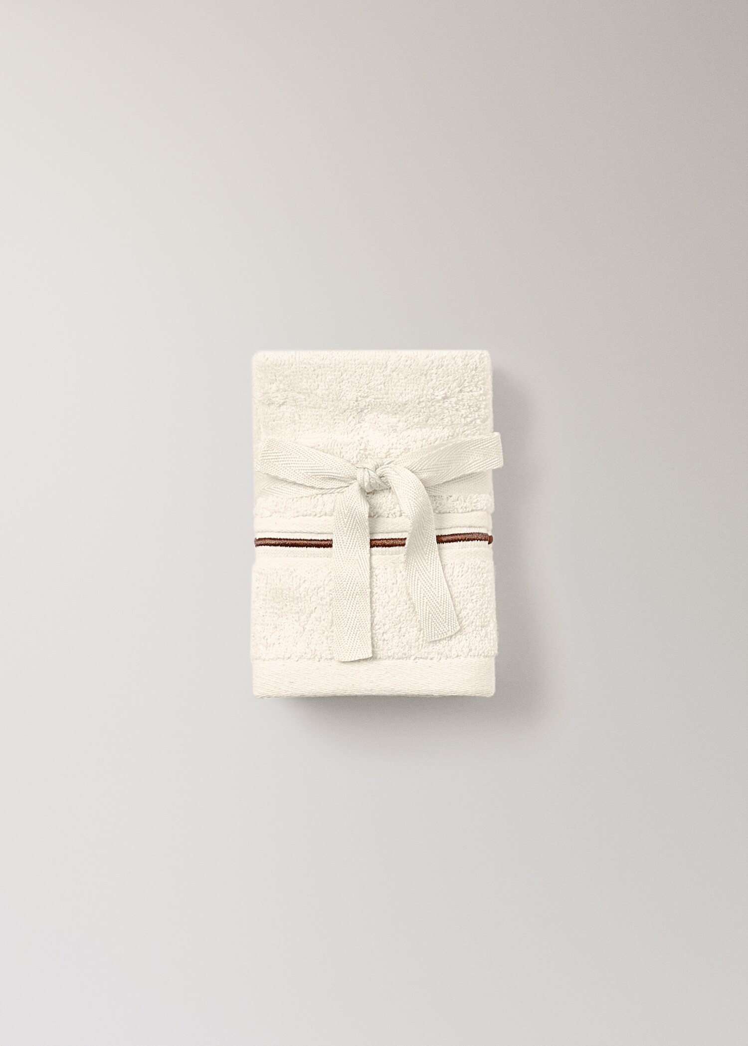 Set of 3 cotton towels with embroidered scalloped edges - Details of the article 4