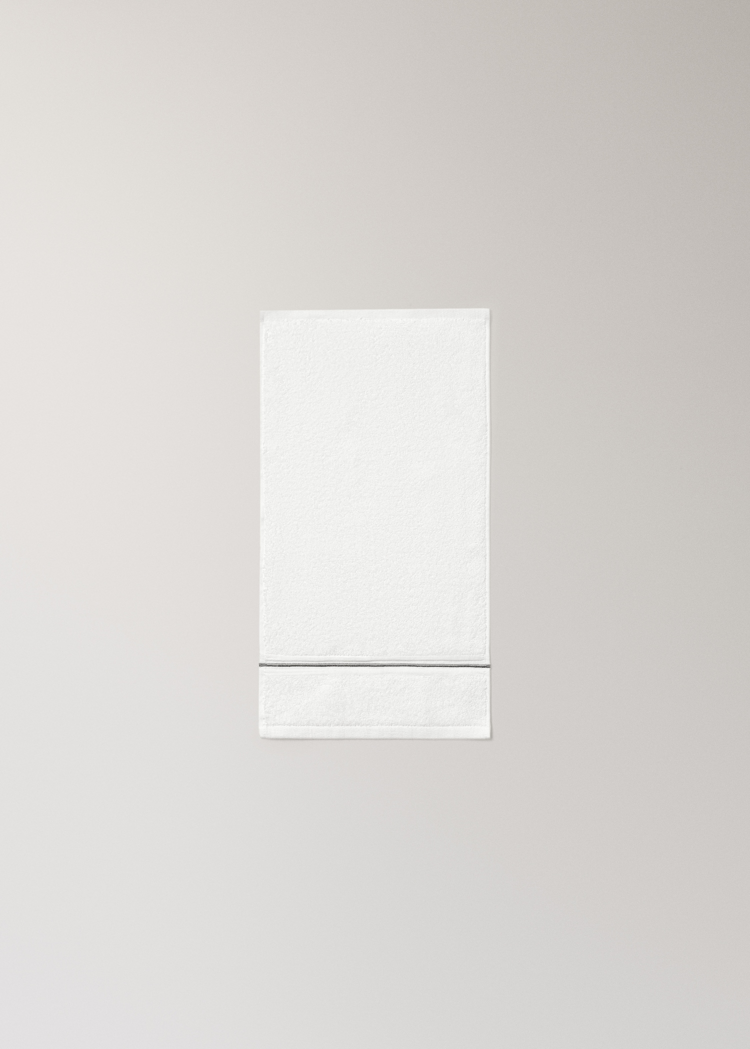 Cotton hand towel with embroidered scalloped edge - Details of the article 4