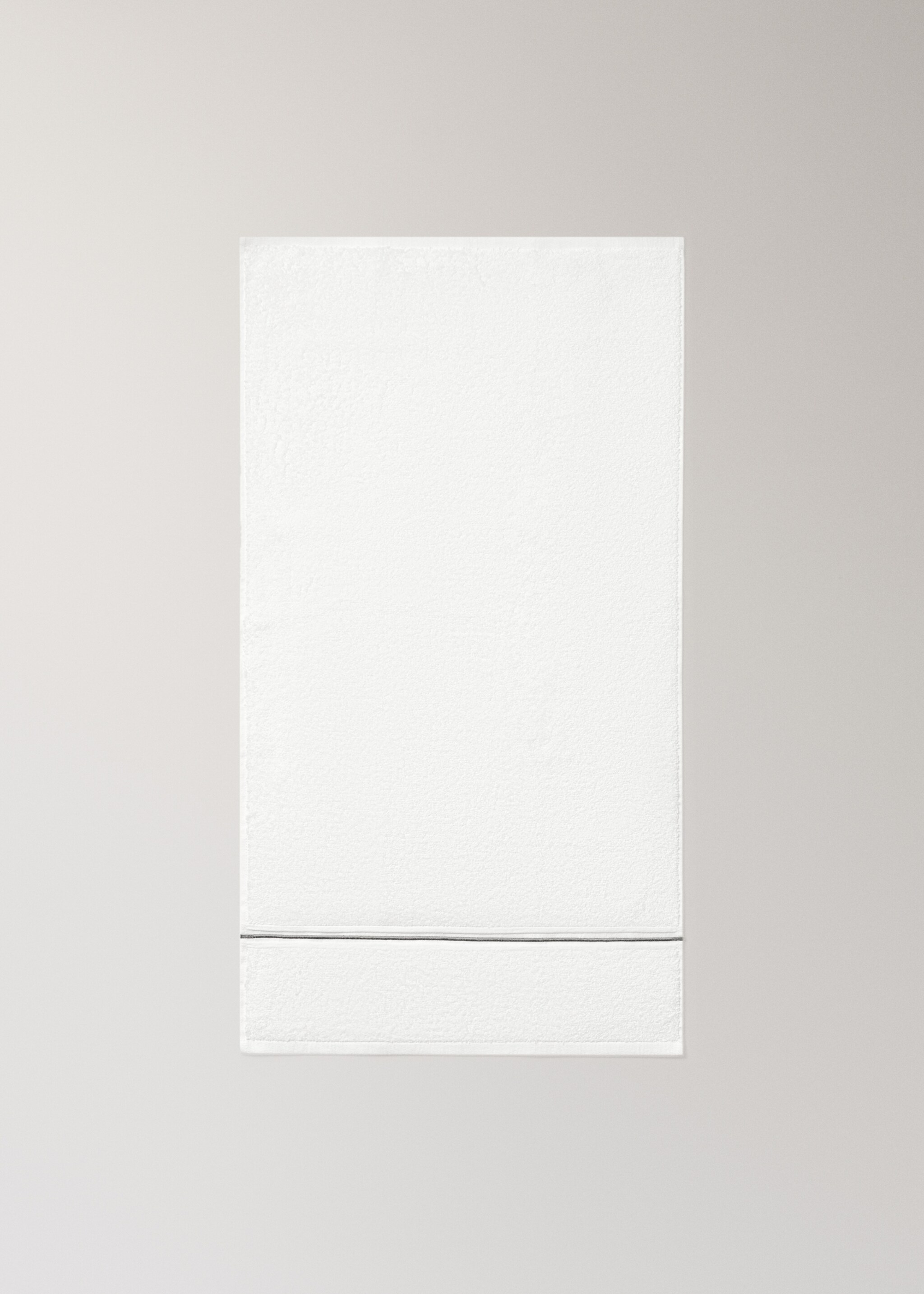 Toalha de mãos de algodão com vivo bordado - Pormenor do artigo 4, Branco. Ref: 17031575-00.