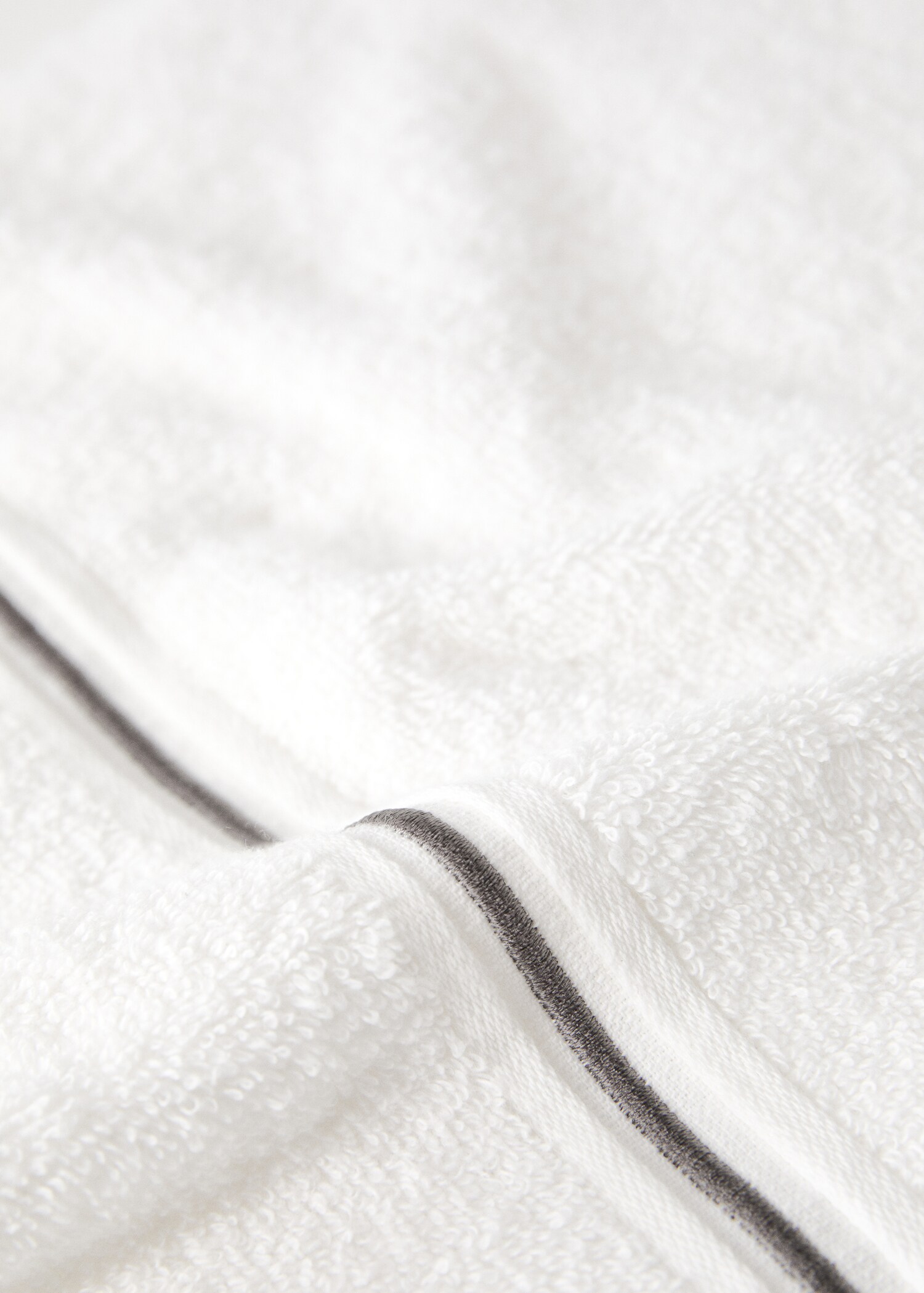 Cotton bath towel with embroidered scalloped edge - Details of the article 3