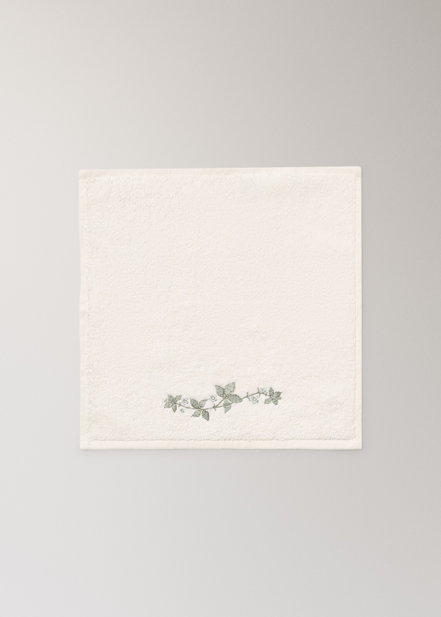 Pack of 3 towels with embroidered flower - Details of the article 1