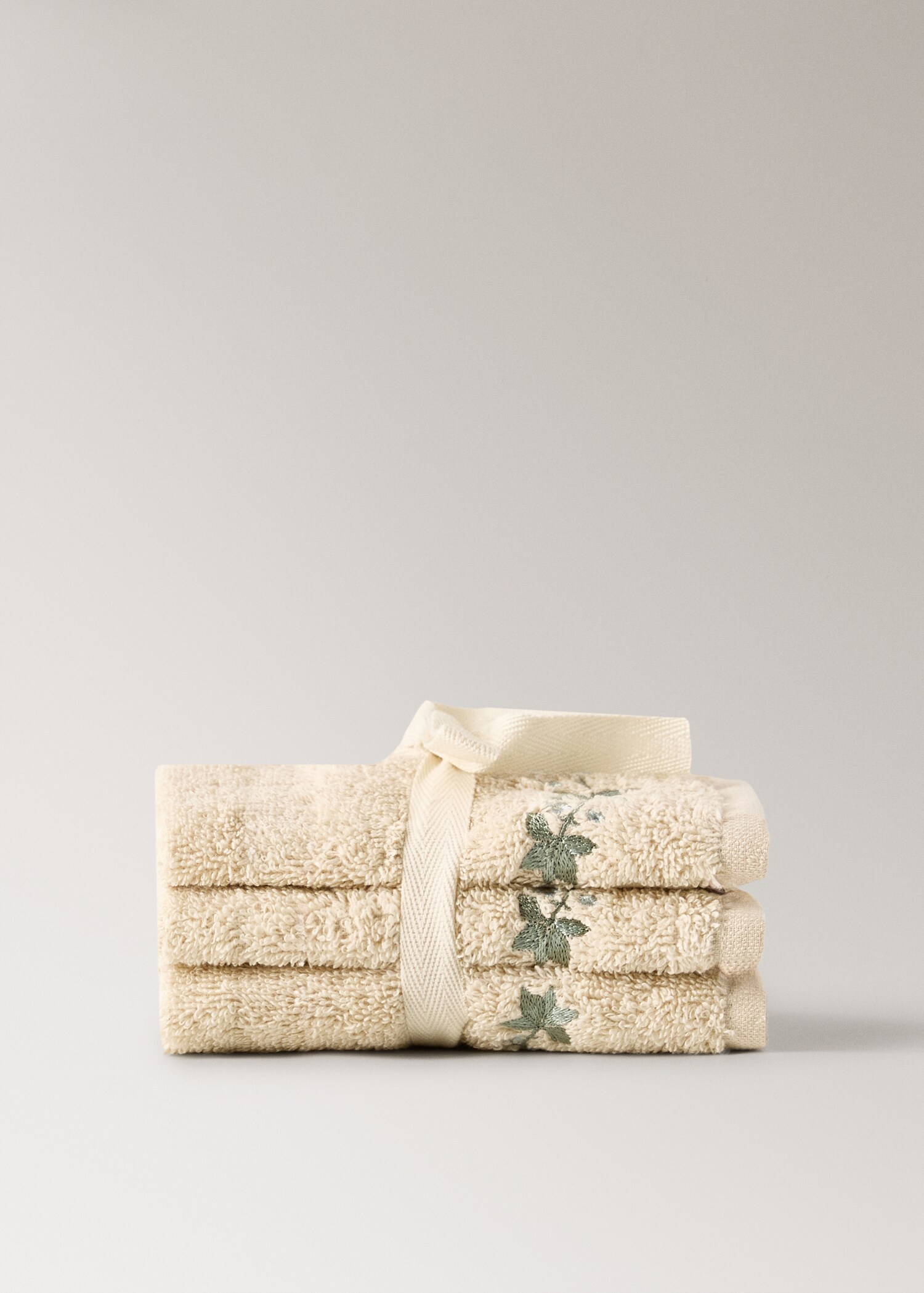 Pack of 3 towels with embroidered flower - Article without model