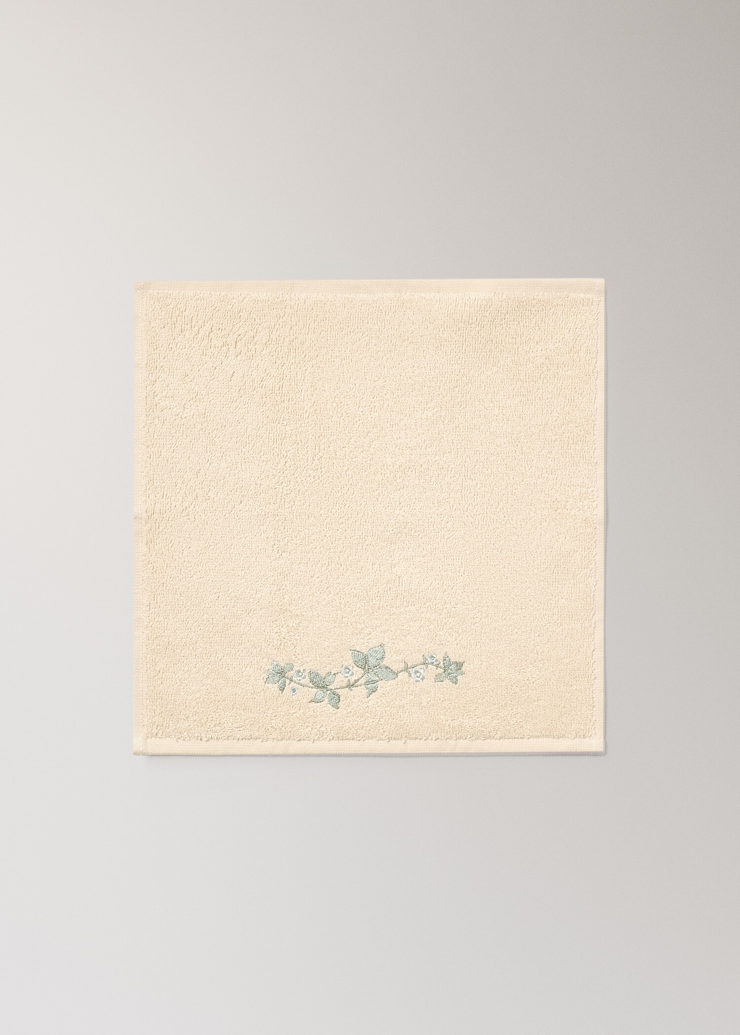 Pack of 3 towels with embroidered flower - Details of the article 1