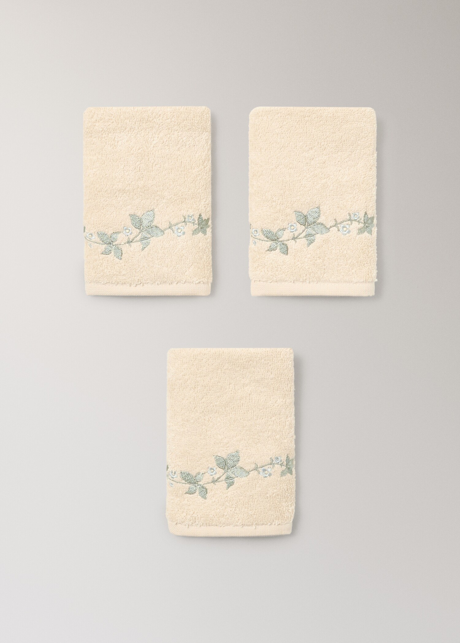 Pack of 3 towels with embroidered flower - Details of the article 3