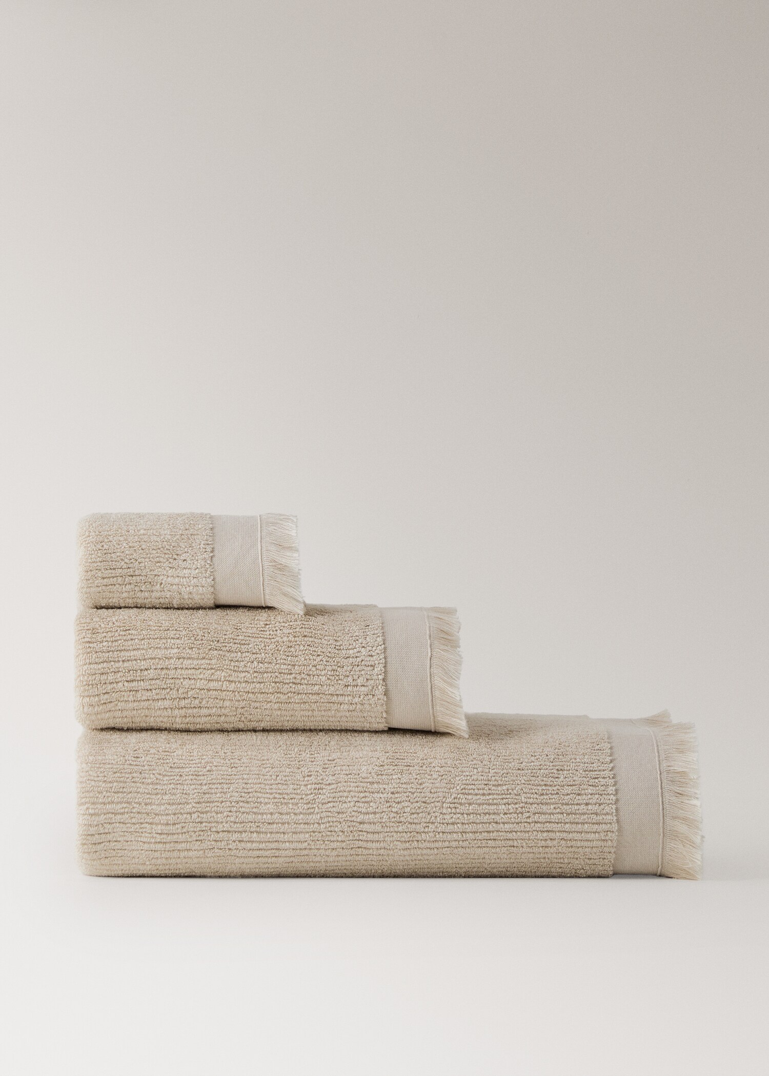 Textured bath towel with fringes - Article without model