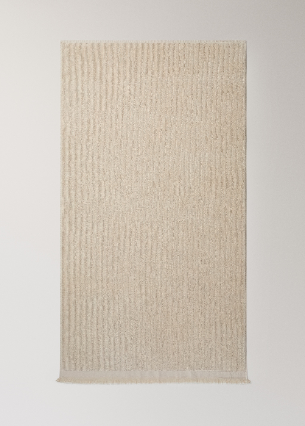 Textured bath towel with fringes