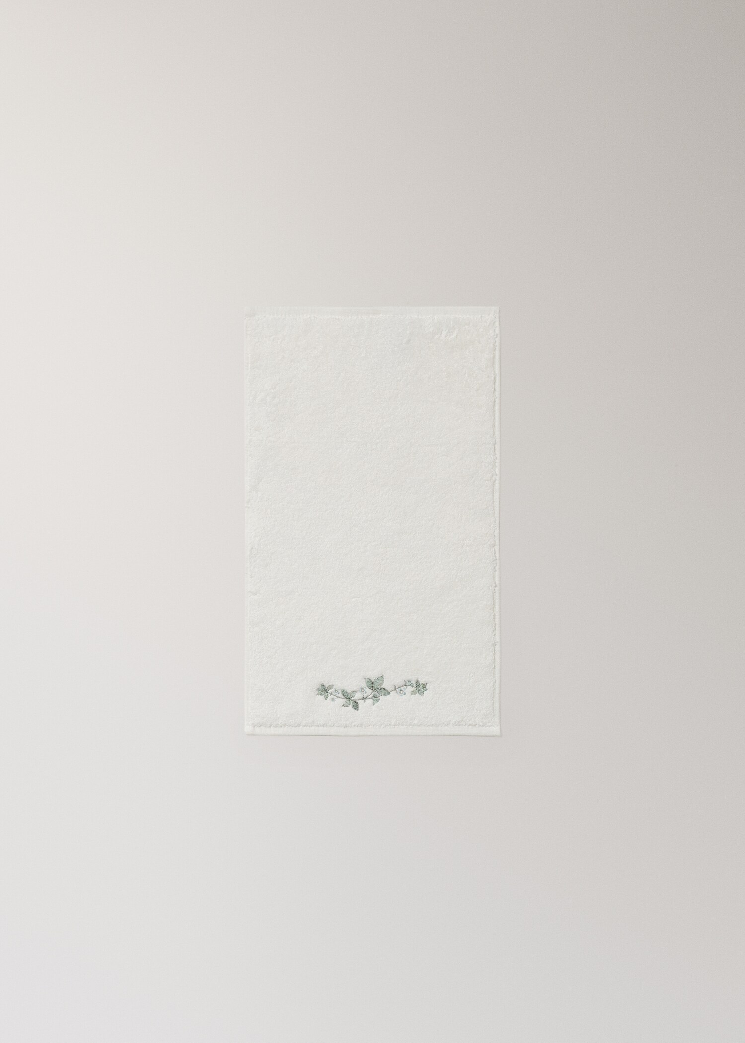Besticktes Gästetuch mit Blumenstickerei - Detail des Artikels 4