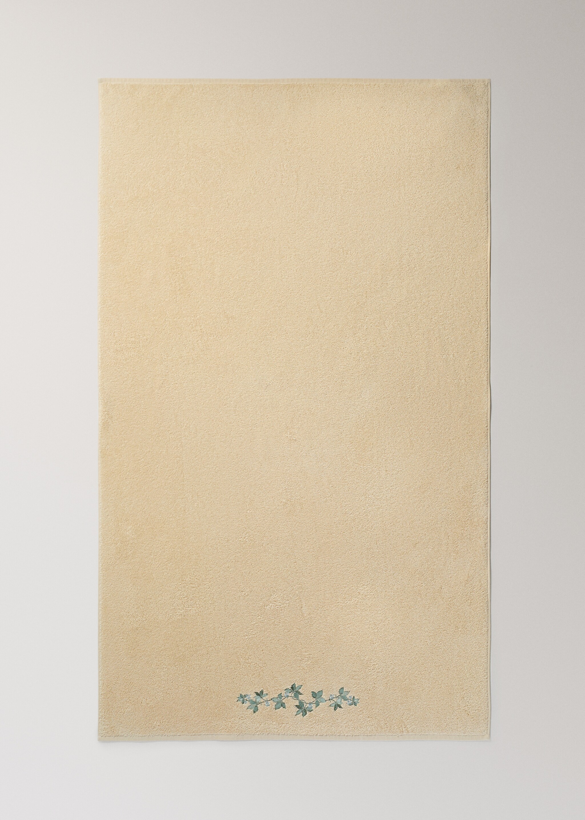 Bath towel with embroidered flower - Details of the article 4, Sand. Ref: 17031582-00.