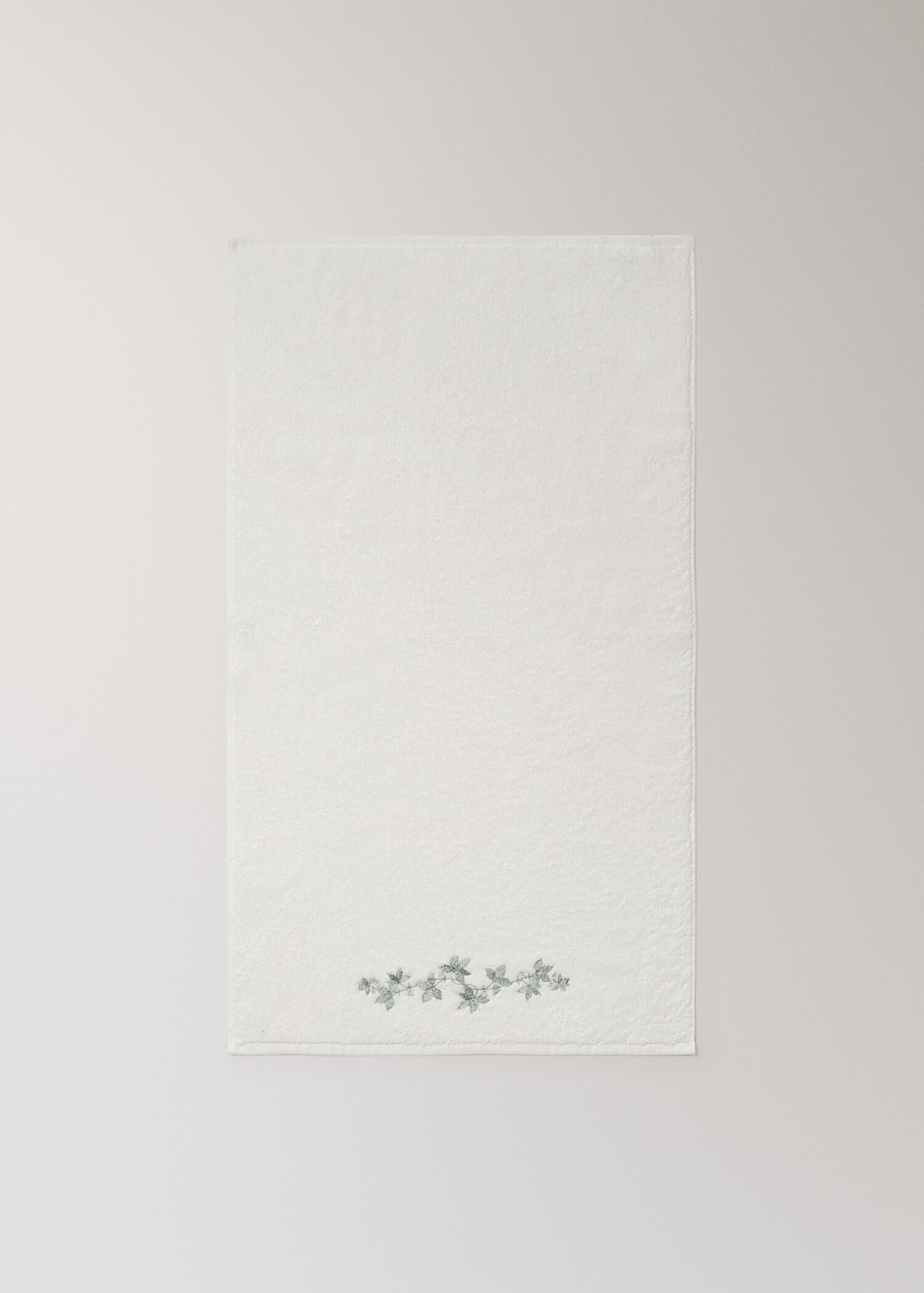 Bath towel with embroidered flower - Details of the article 4