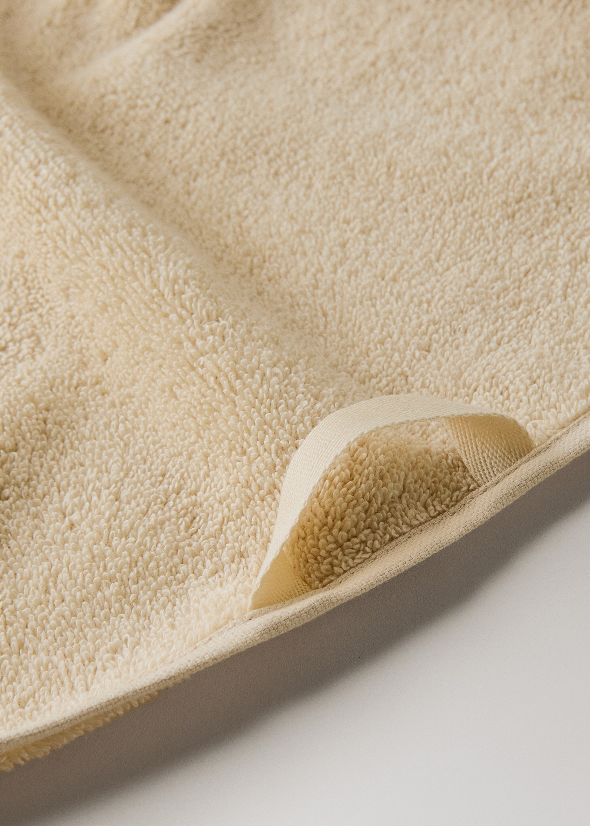 Bath towel with embroidered flower - Details of the article 3, Sand. Ref: 17031583-00.