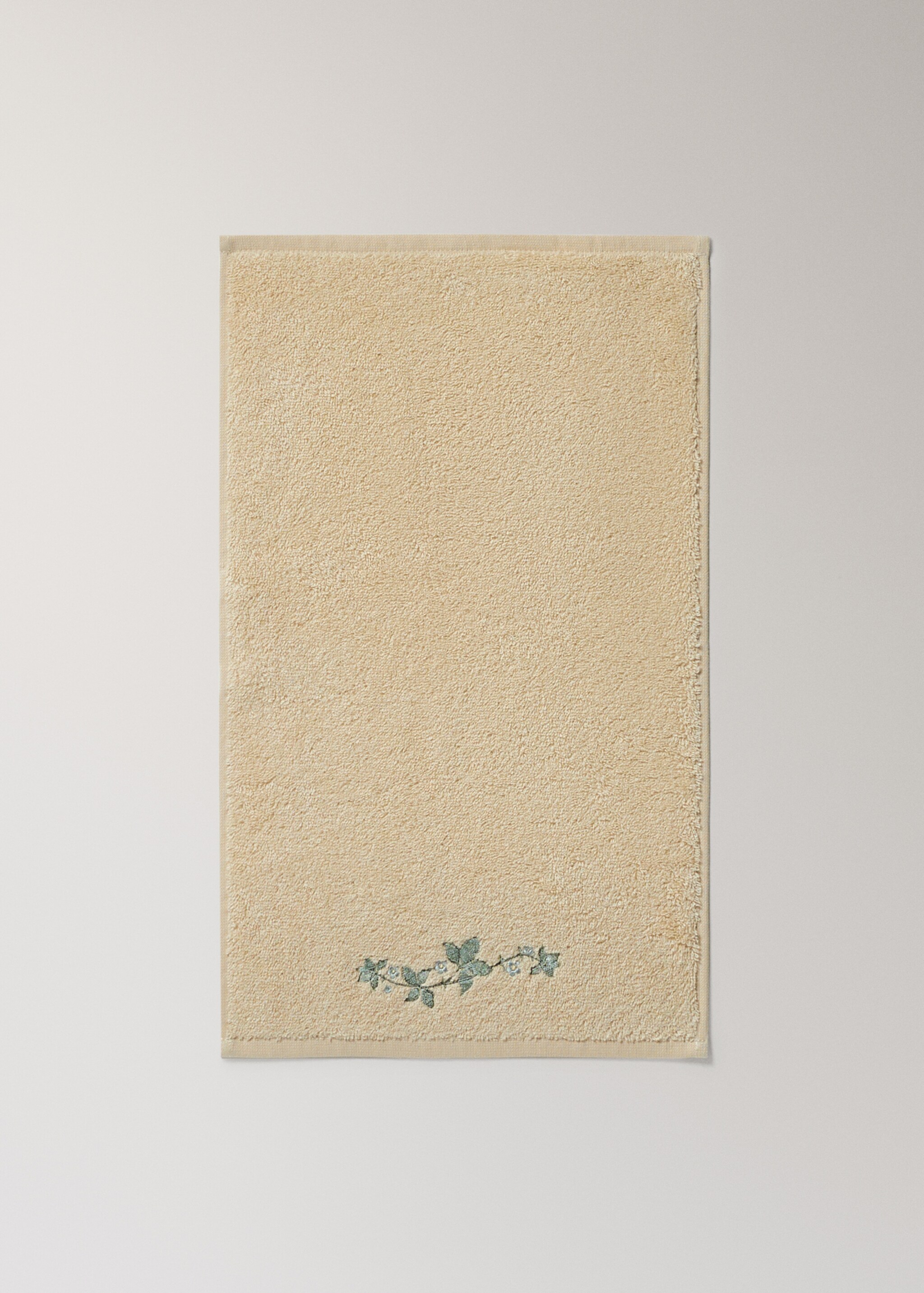Bath towel with embroidered flower - Details of the article 4, Sand. Ref: 17031583-00.